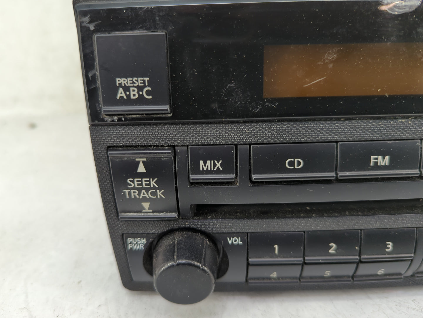 2005-2006 Nissan Altima Radio AM FM Cd Player Receiver Replacement P/N:28185 ZB00B Fits Fits 2005 2006 OEM Used Auto Parts -