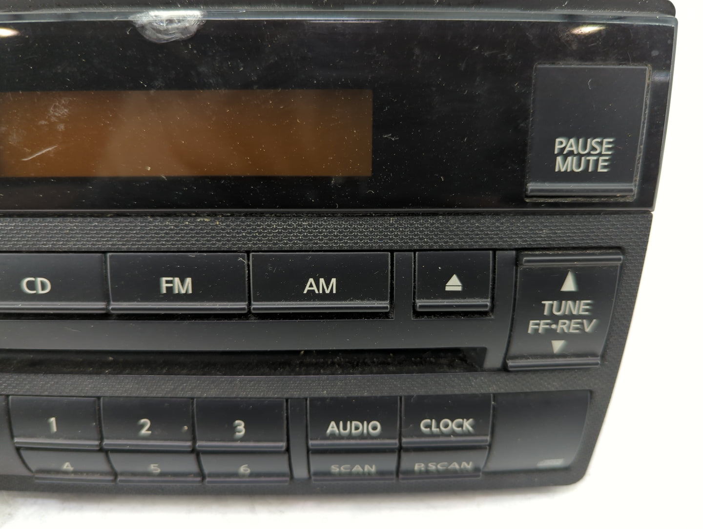 2005-2006 Nissan Altima Radio AM FM Cd Player Receiver Replacement P/N:28185 ZB00B Fits Fits 2005 2006 OEM Used Auto Parts -