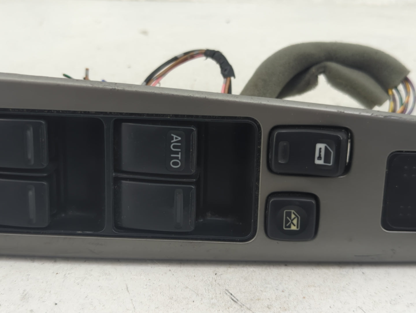2002-2006 Nissan Altima Master Power Window Switch Replacement Driver Side Left P/N:25401 8J005 Fits OEM Used Auto Parts - O