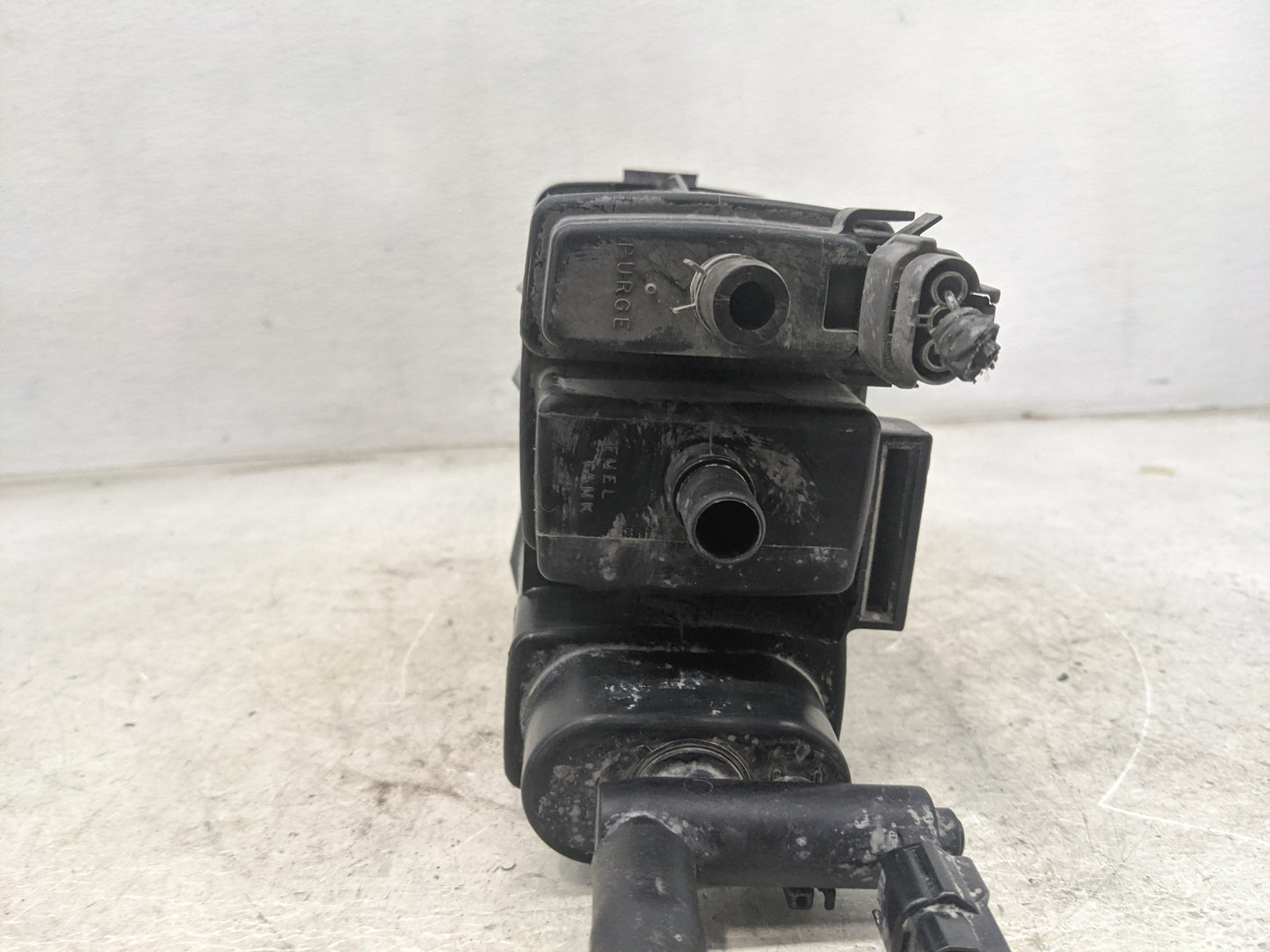 2005 Nissan Altima Fuel Vapor Charcoal Canister - Oemusedautoparts1.com