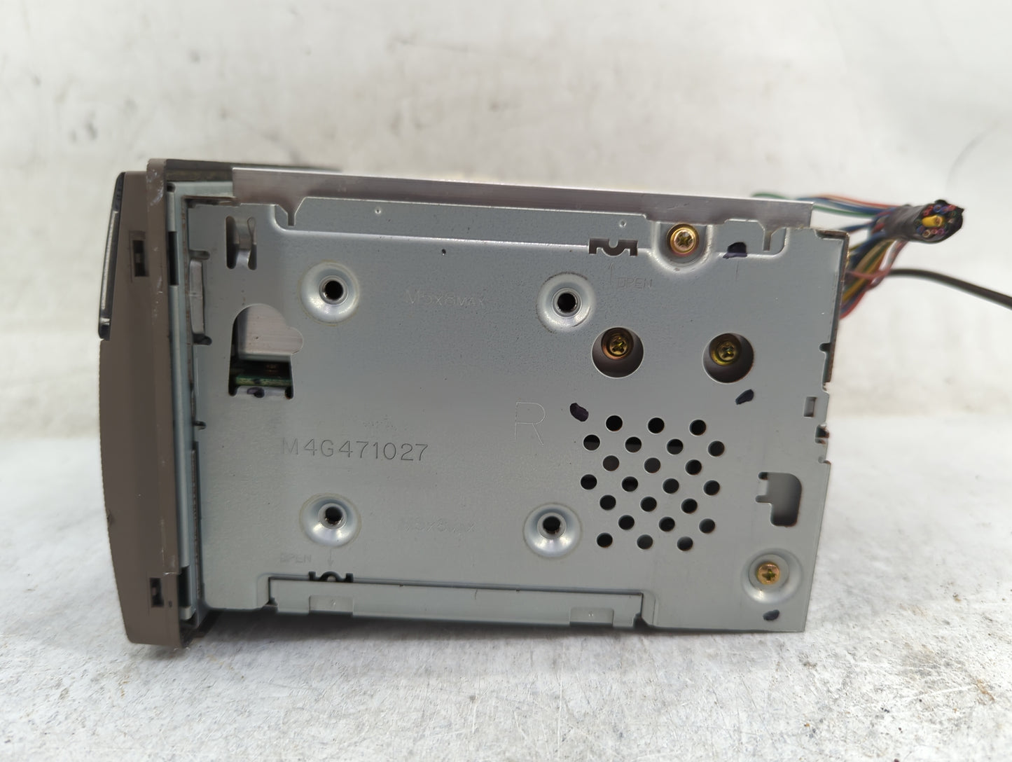 2005-2006 Nissan Altima Radio AM FM Cd Player Receiver Replacement P/N:28185 ZB10C CQ-JN2465X Fits Fits 2005 2006 OEM Used A