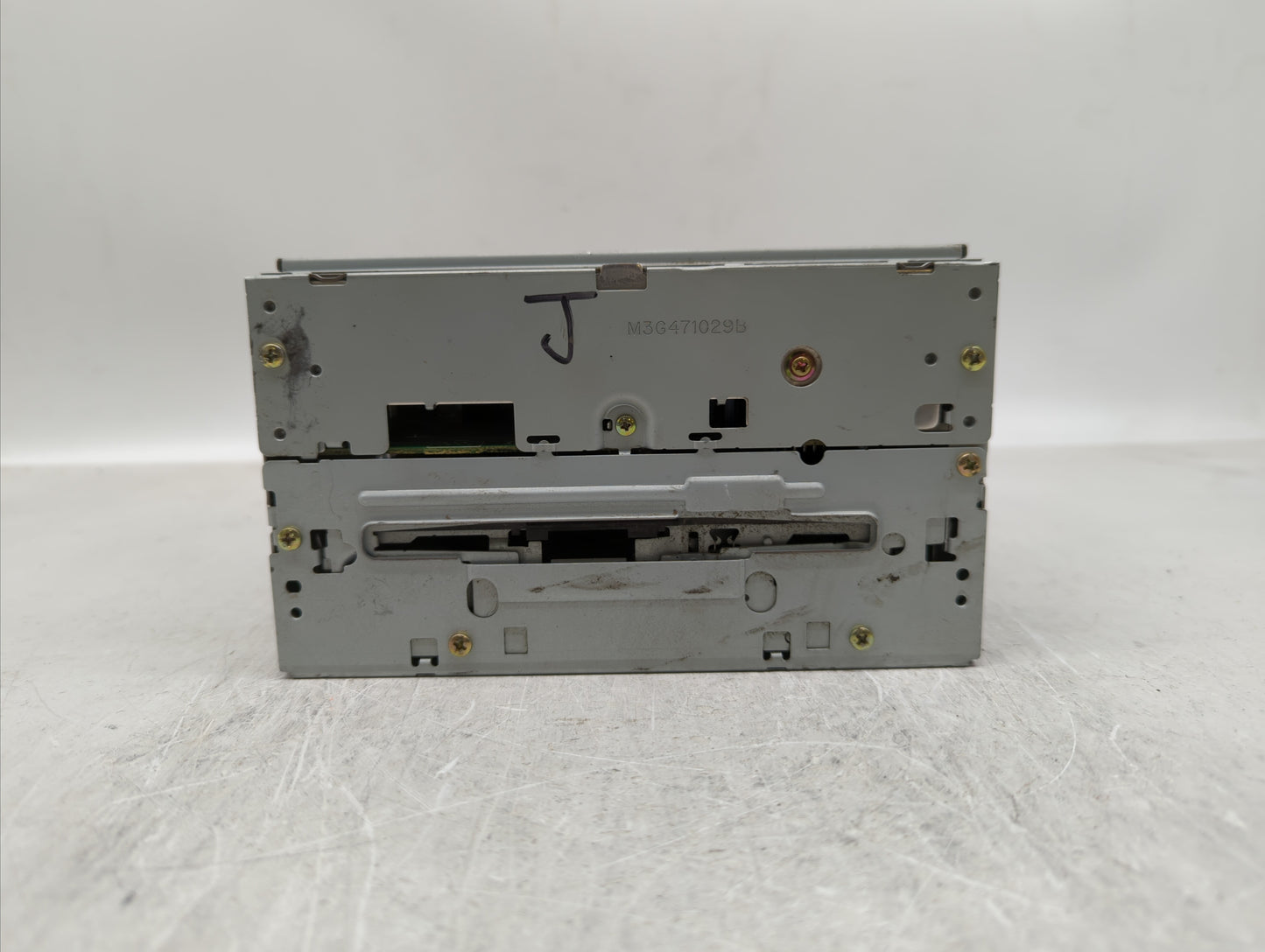 2005-2006 Nissan Altima Radio AM FM Cd Player Receiver Replacement P/N:28185 ZB300 Fits Fits 2005 2006 OEM Used Auto Parts -