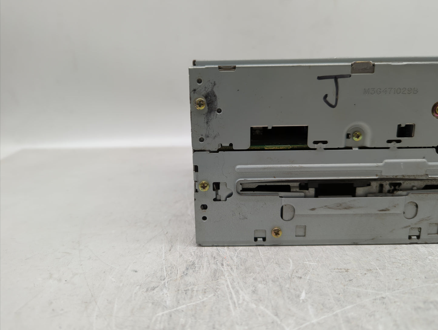 2005-2006 Nissan Altima Radio AM FM Cd Player Receiver Replacement P/N:28185 ZB300 Fits Fits 2005 2006 OEM Used Auto Parts -