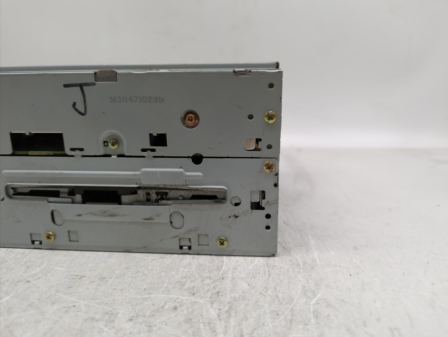 2005-2006 Nissan Altima Radio AM FM Cd Player Receiver Replacement P/N:28185 ZB300 Fits Fits 2005 2006 OEM Used Auto Parts -