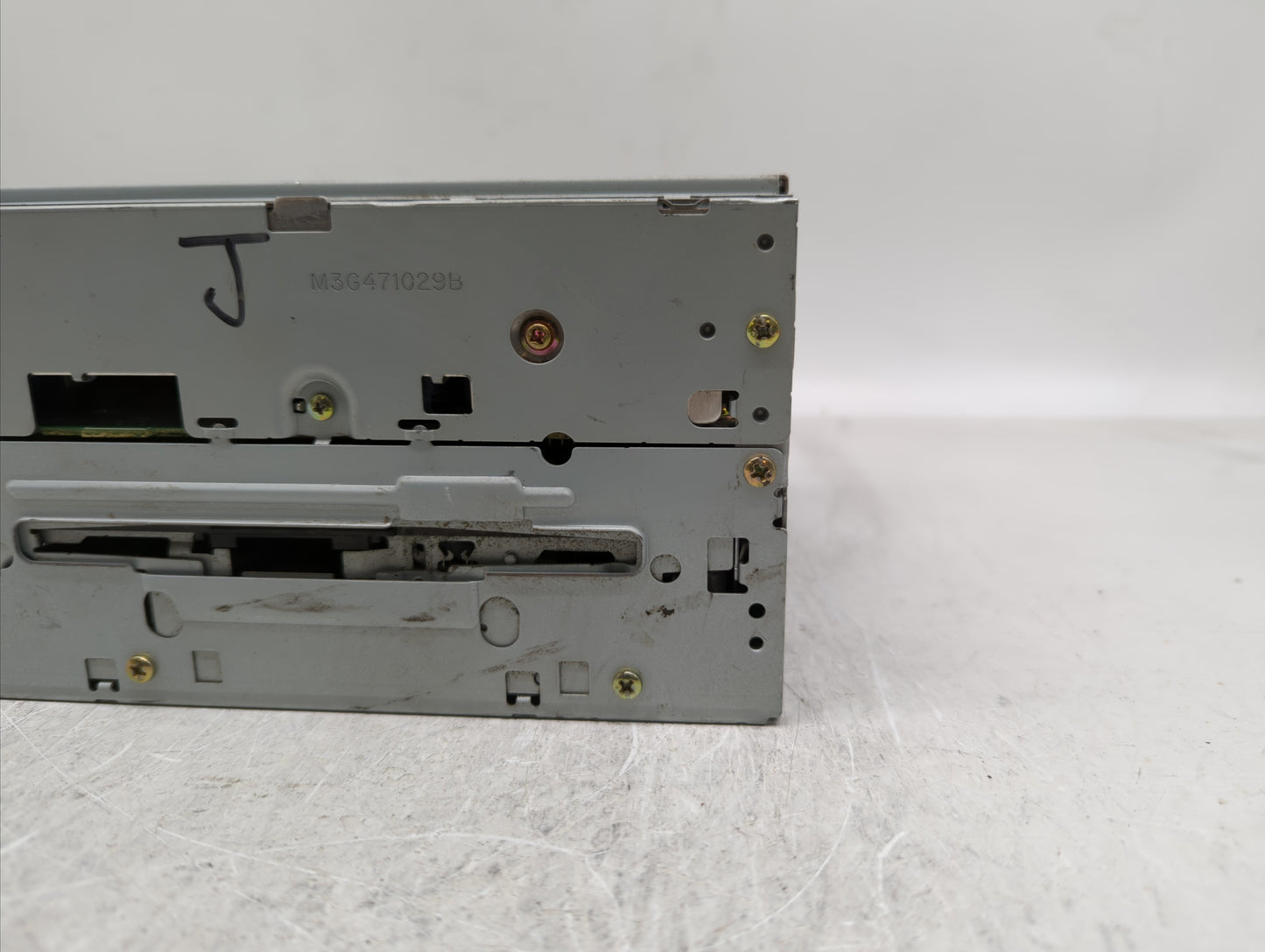2005-2006 Nissan Altima Radio AM FM Cd Player Receiver Replacement P/N:28185 ZB300 Fits Fits 2005 2006 OEM Used Auto Parts -