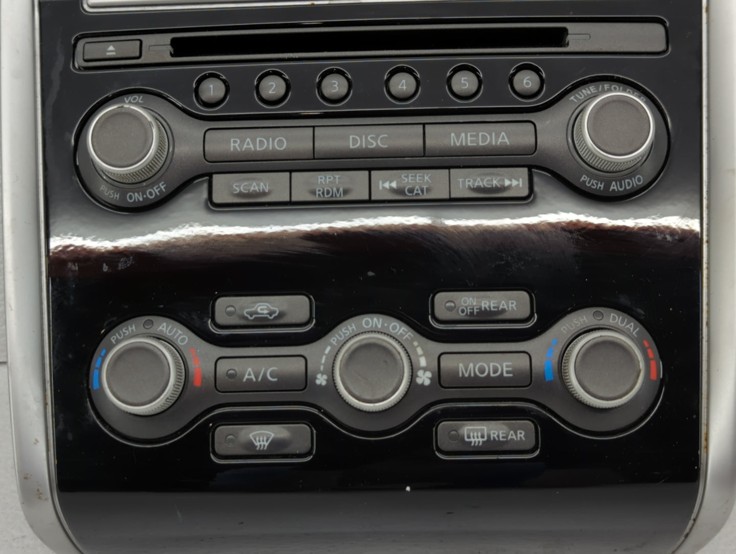 2005-2006 Nissan Altima Radio Control Panel - Oemusedautoparts1.com