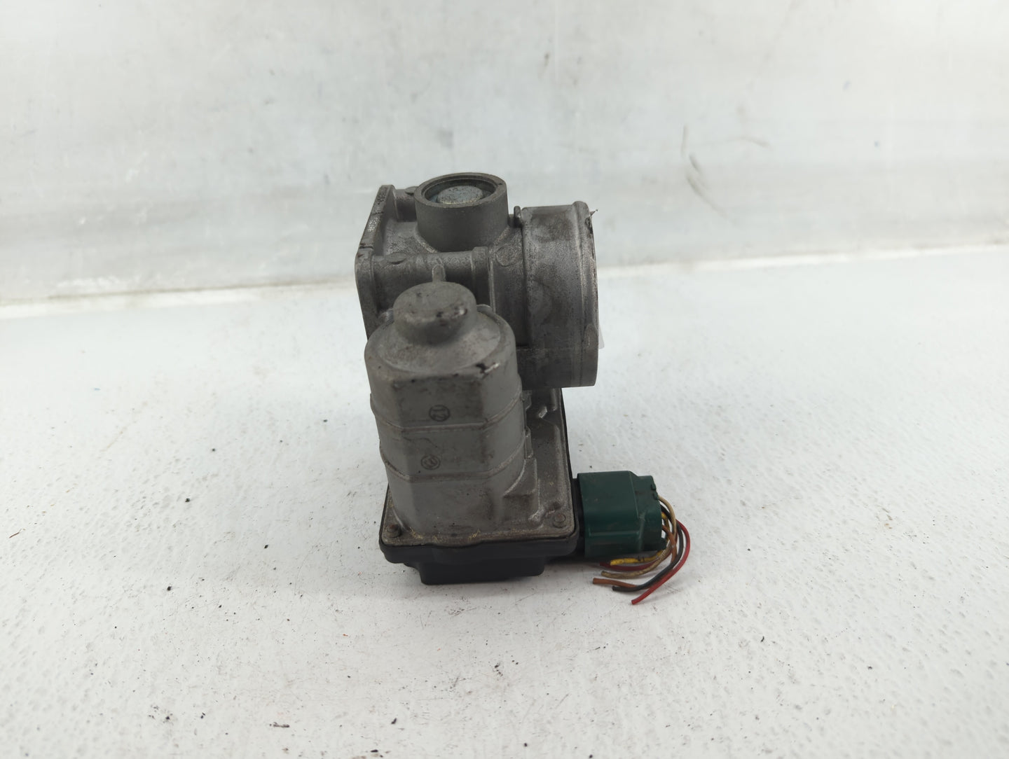 2002-2006 Nissan Altima Throttle Body Fits Fits 2002 2003 2004 2005 2006 OEM Used Auto Parts - Oemusedautoparts1.com