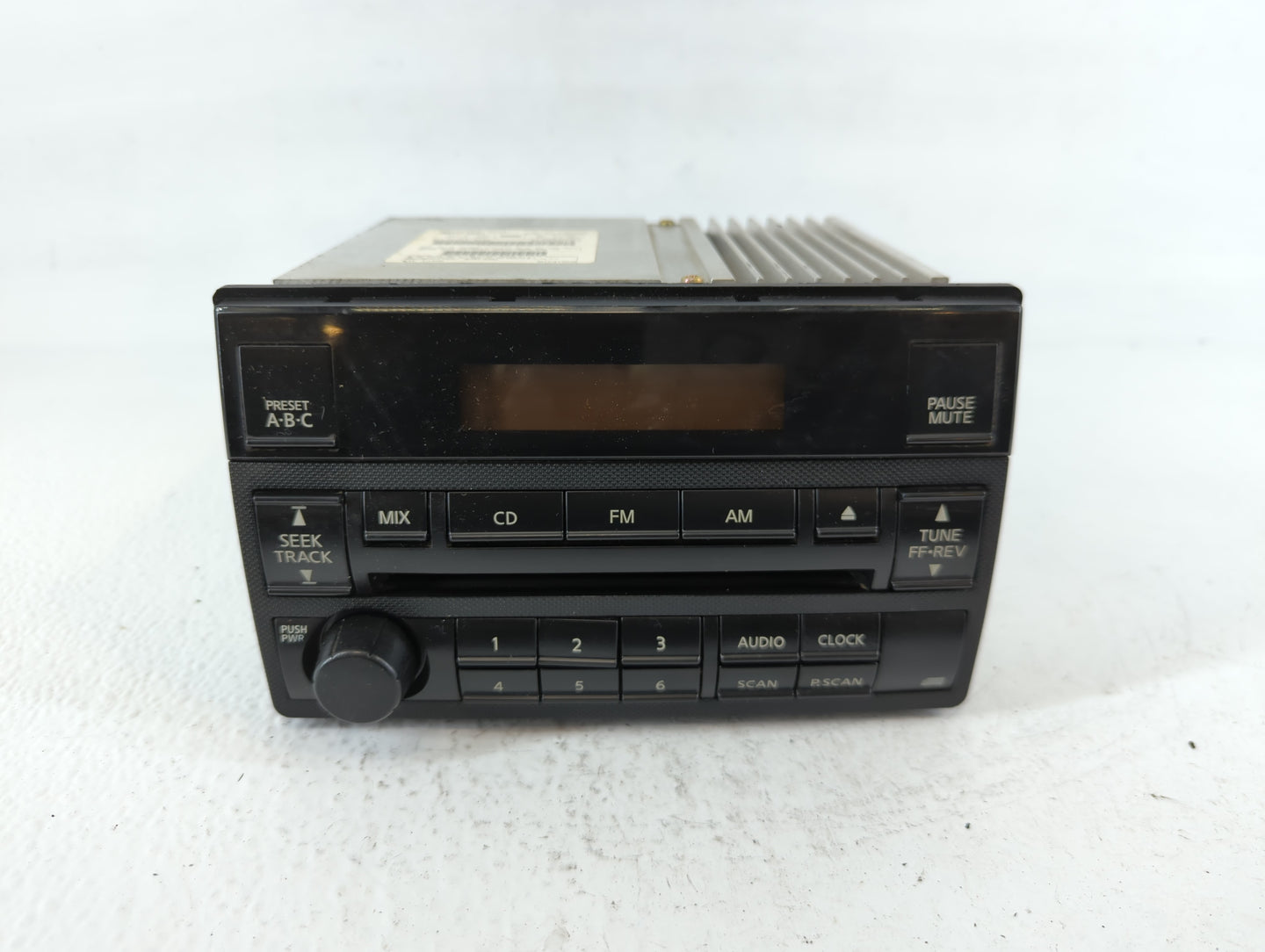 2005-2006 Nissan Altima Radio AM FM Cd Player Receiver Replacement P/N:28185 ZB00B Fits Fits 2005 2006 OEM Used Auto Parts -