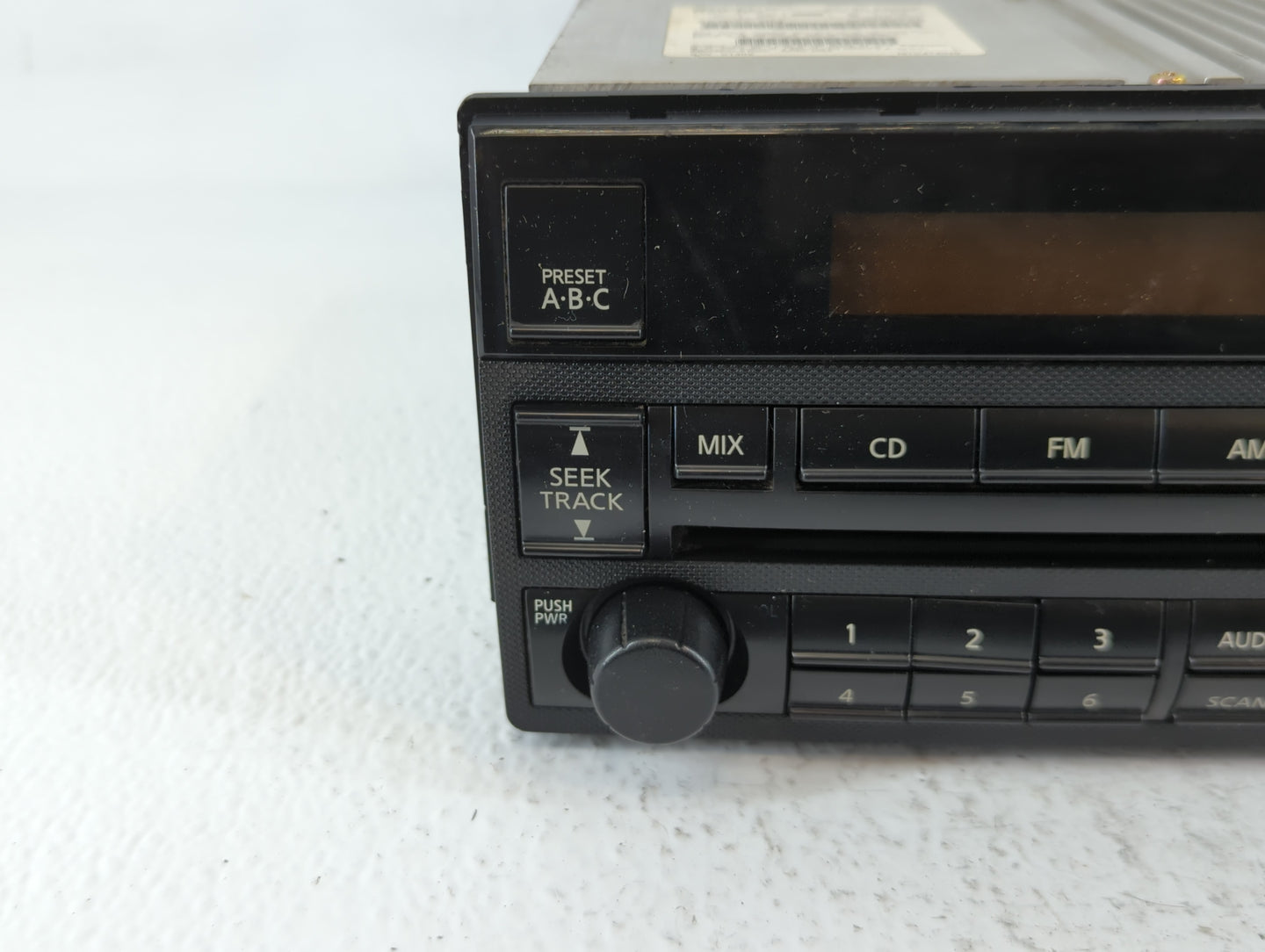 2005-2006 Nissan Altima Radio AM FM Cd Player Receiver Replacement P/N:28185 ZB00B Fits Fits 2005 2006 OEM Used Auto Parts -