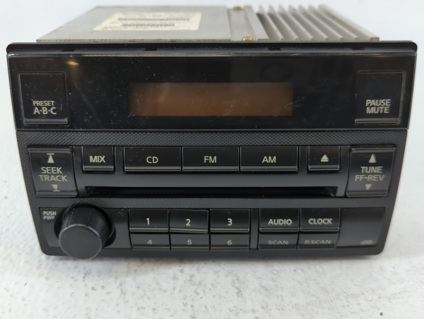 2005-2006 Nissan Altima Radio AM FM Cd Player Receiver Replacement P/N:28185 ZB00B Fits Fits 2005 2006 OEM Used Auto Parts -