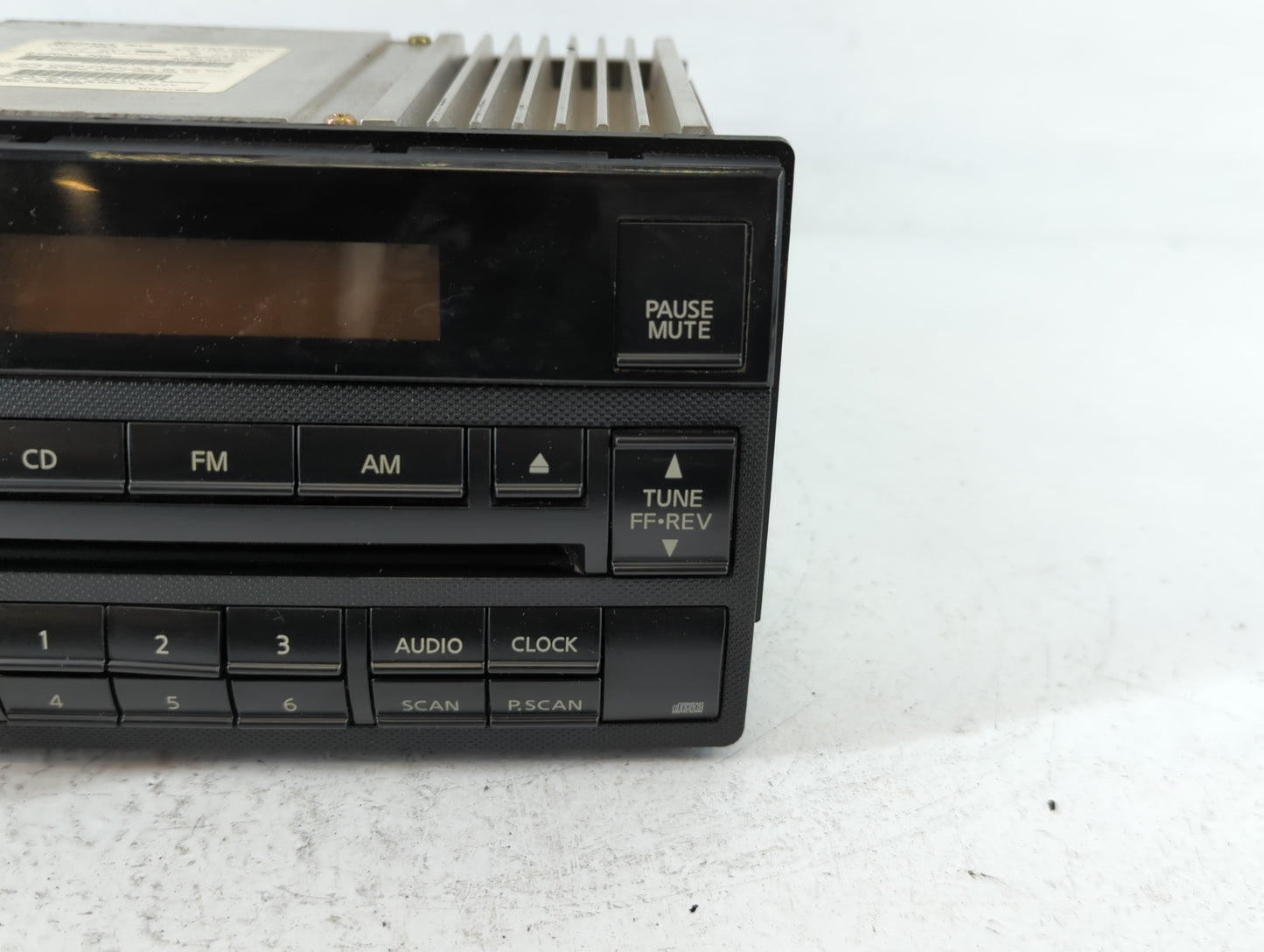2005-2006 Nissan Altima Radio AM FM Cd Player Receiver Replacement P/N:28185 ZB00B Fits Fits 2005 2006 OEM Used Auto Parts -