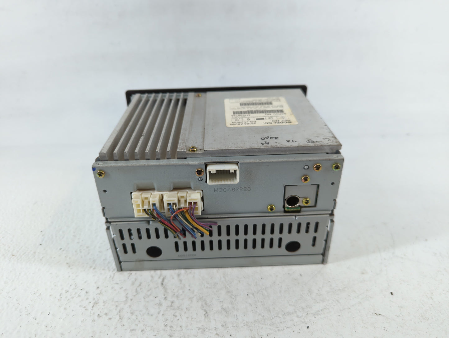 2005-2006 Nissan Altima Radio AM FM Cd Player Receiver Replacement P/N:28185 ZB00B Fits Fits 2005 2006 OEM Used Auto Parts -