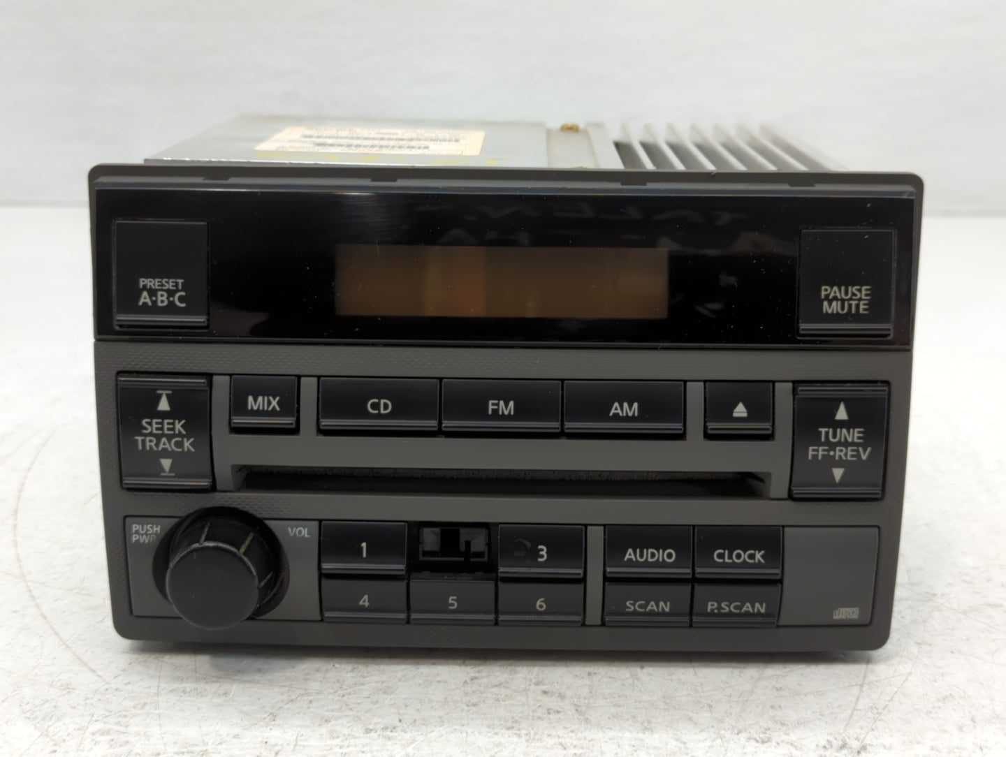 2005-2006 Nissan Altima Radio AM FM Cd Player Receiver Replacement P/N:28185 ZB00A Fits Fits 2005 2006 OEM Used Auto Parts -