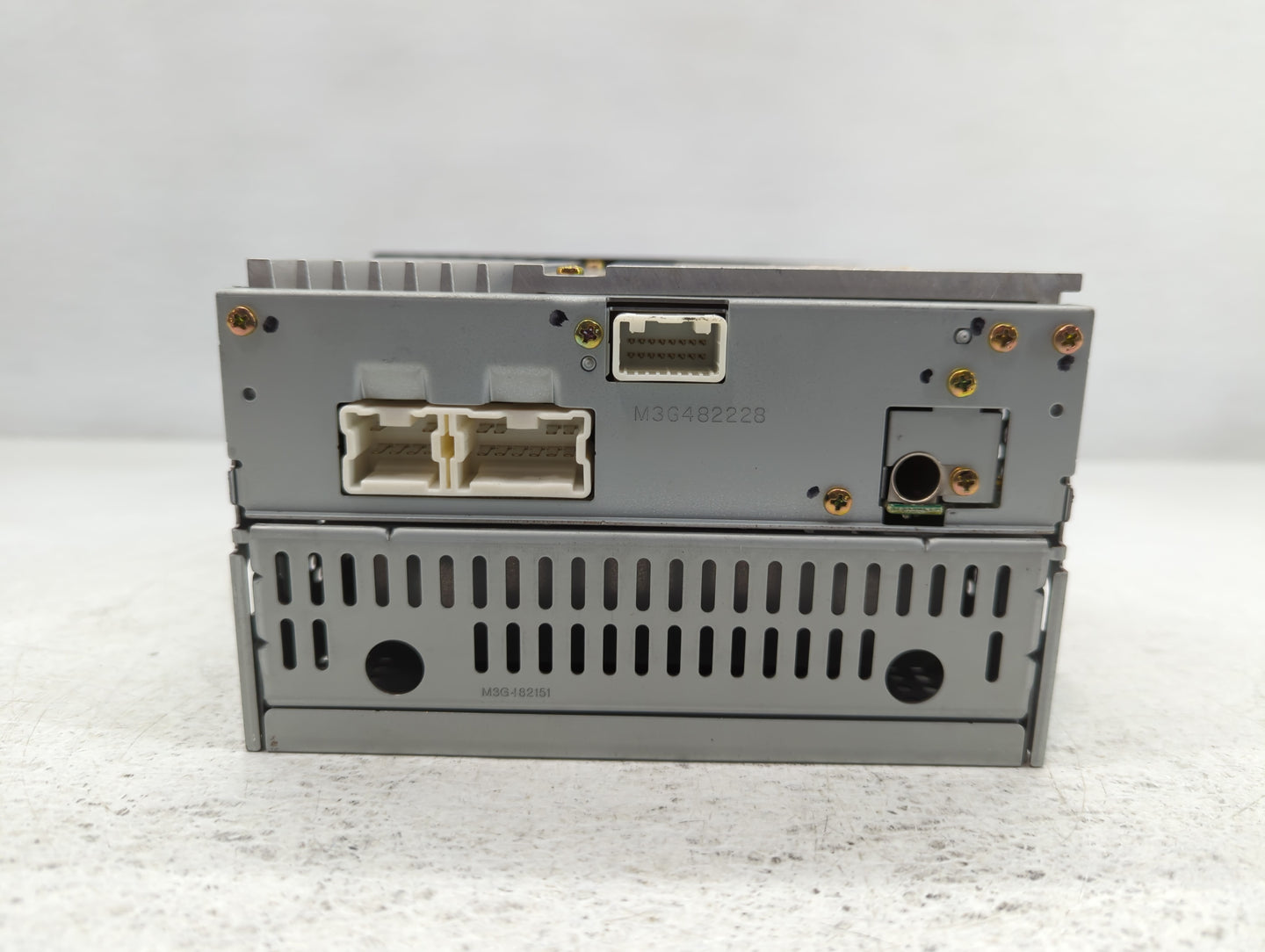 2005-2006 Nissan Altima Radio AM FM Cd Player Receiver Replacement P/N:28185 ZB00A Fits Fits 2005 2006 OEM Used Auto Parts -