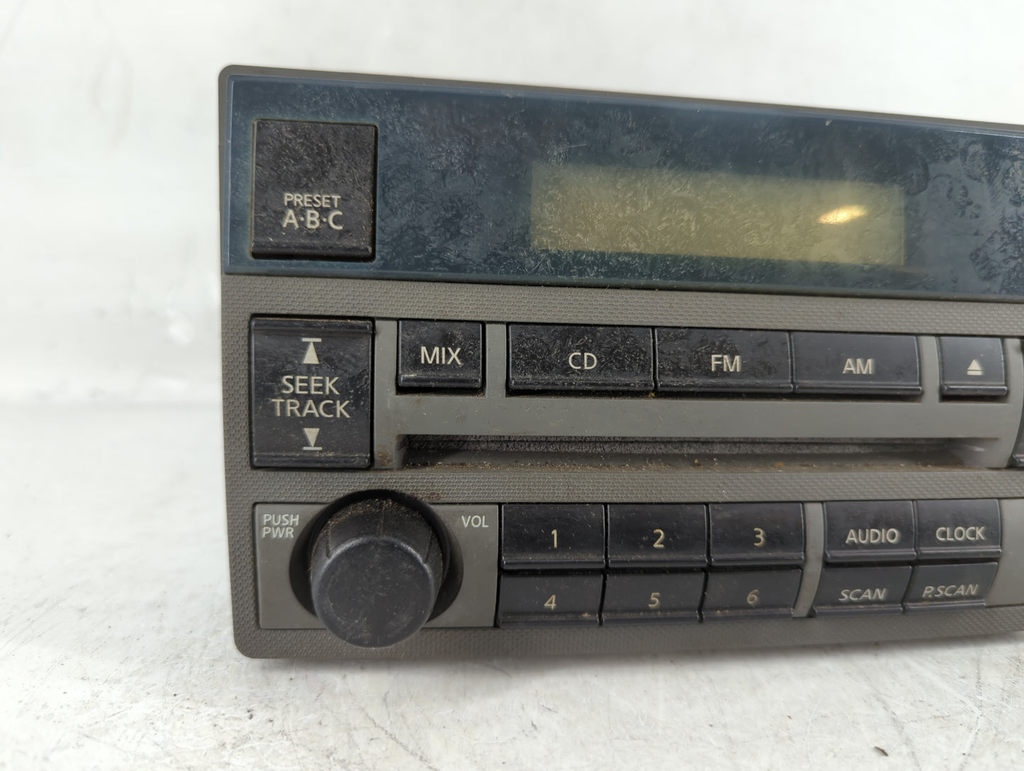 2005-2006 Nissan Altima Radio AM FM Cd Player Receiver Replacement P/N:28185 ZB00A Fits Fits 2005 2006 OEM Used Auto Parts -