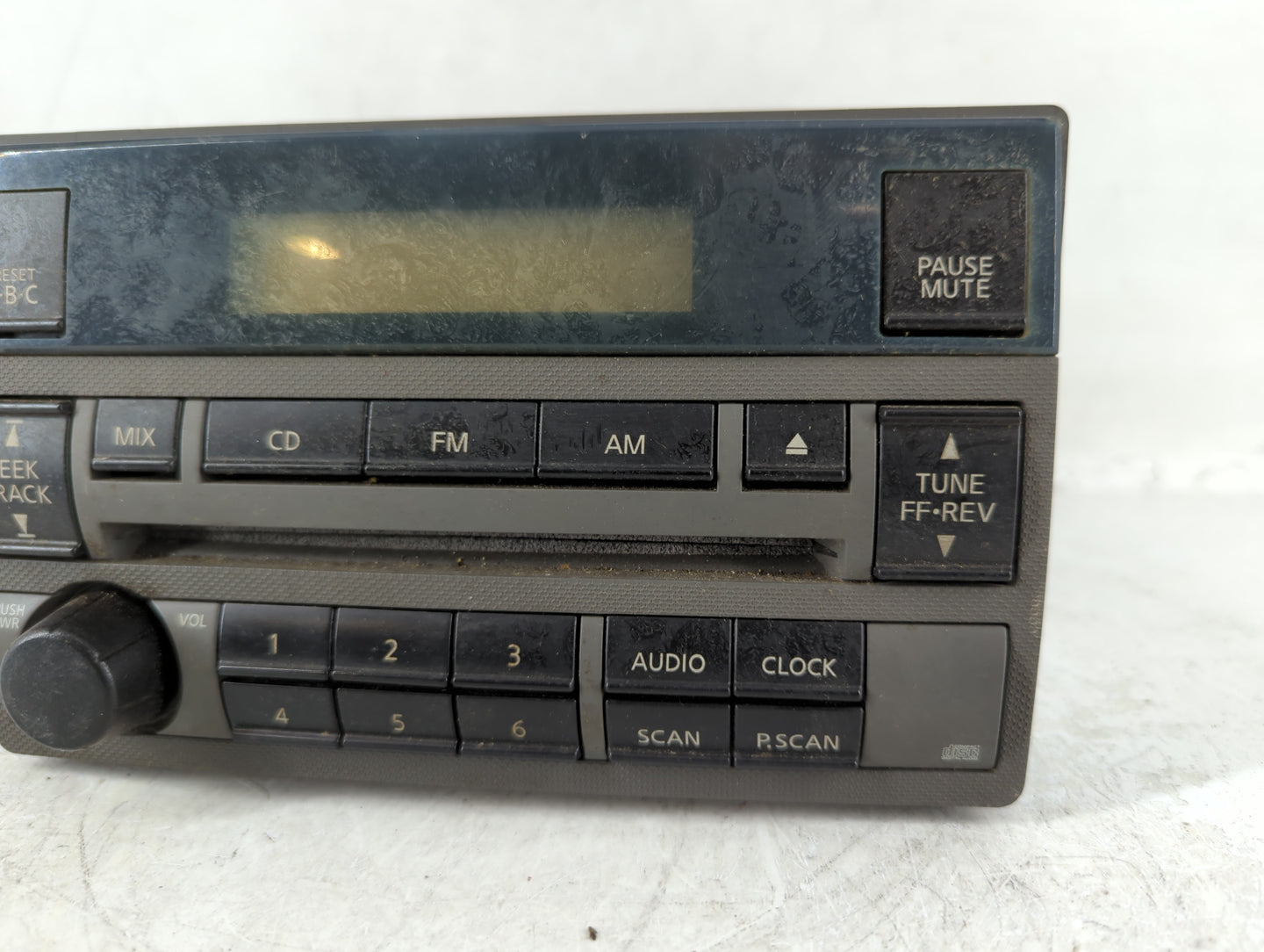 2005-2006 Nissan Altima Radio AM FM Cd Player Receiver Replacement P/N:28185 ZB00A Fits Fits 2005 2006 OEM Used Auto Parts -