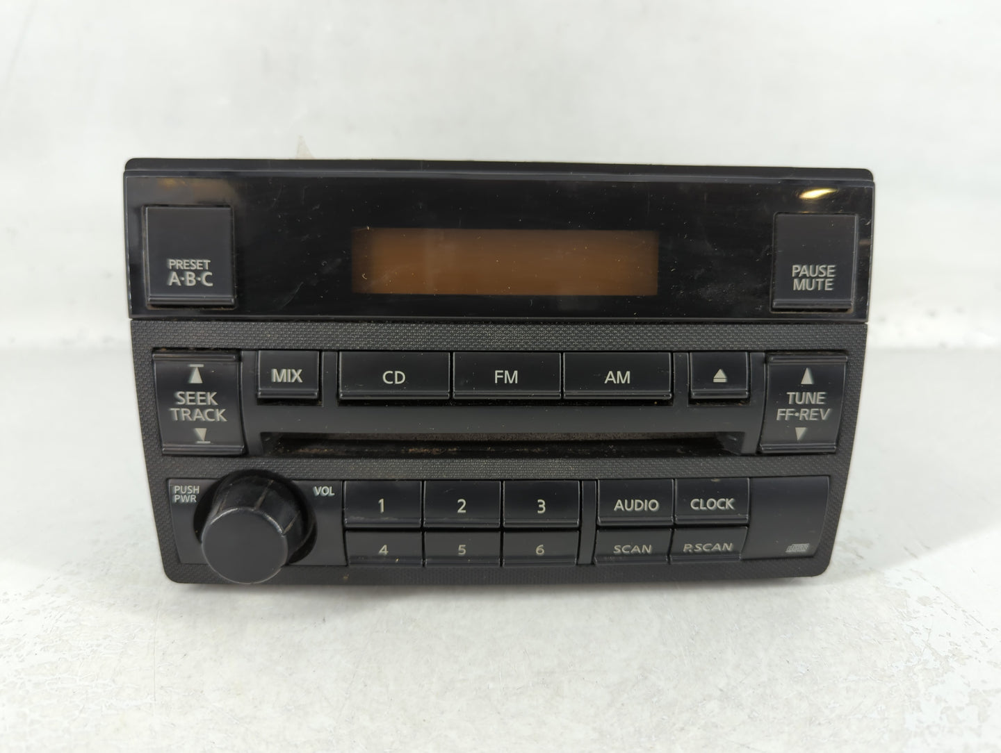 2005-2006 Nissan Altima Am Fm Cd Player Radio Receiver - Oemusedautoparts1.com