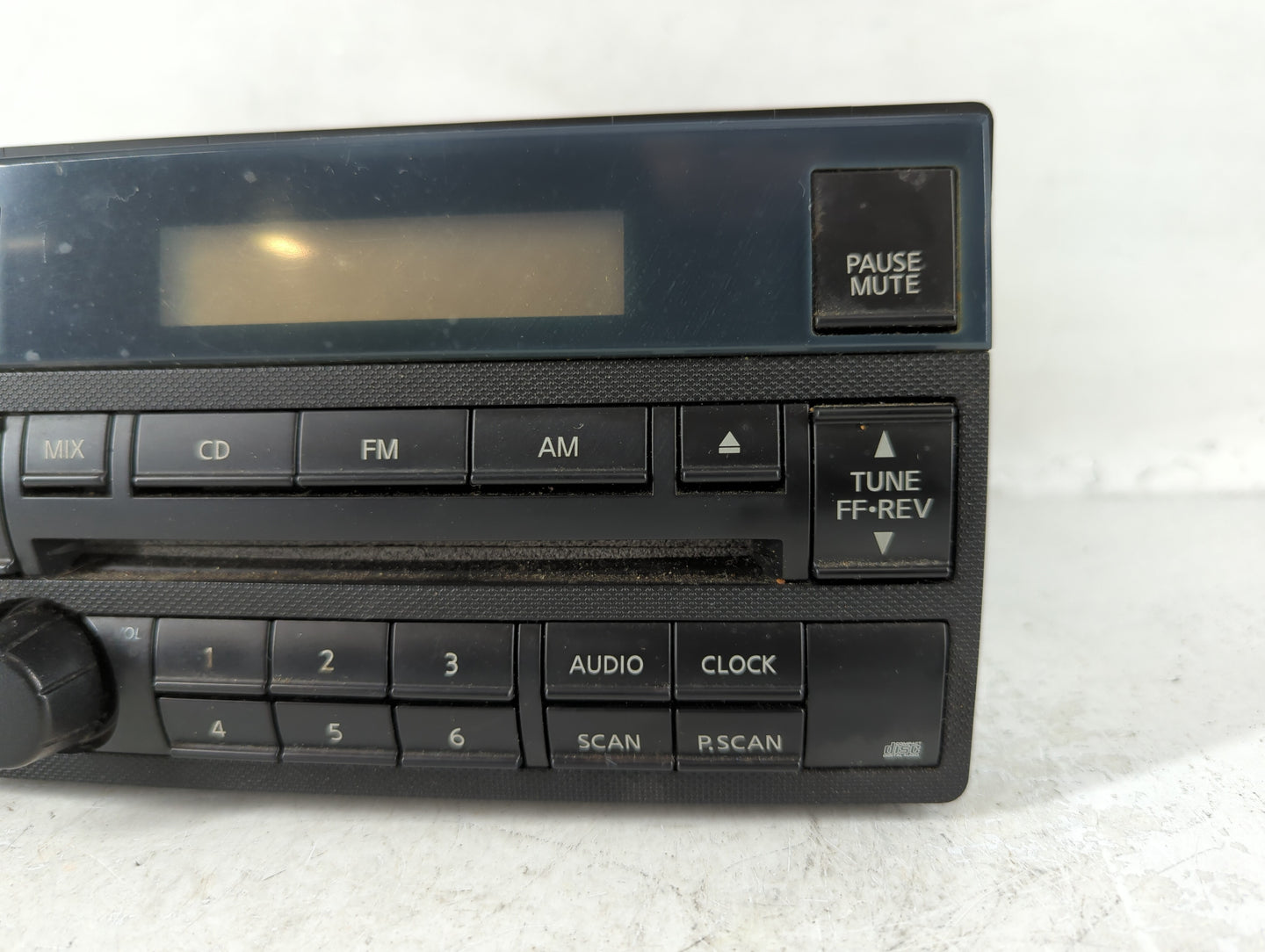 2003-2005 Nissan Altima Am Fm Cd Player Radio Receiver - Oemusedautoparts1.com
