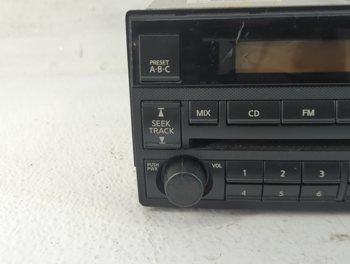 2005-2006 Nissan Altima Radio AM FM Cd Player Receiver Replacement P/N:28185 ZB00B Fits Fits 2005 2006 OEM Used Auto Parts -