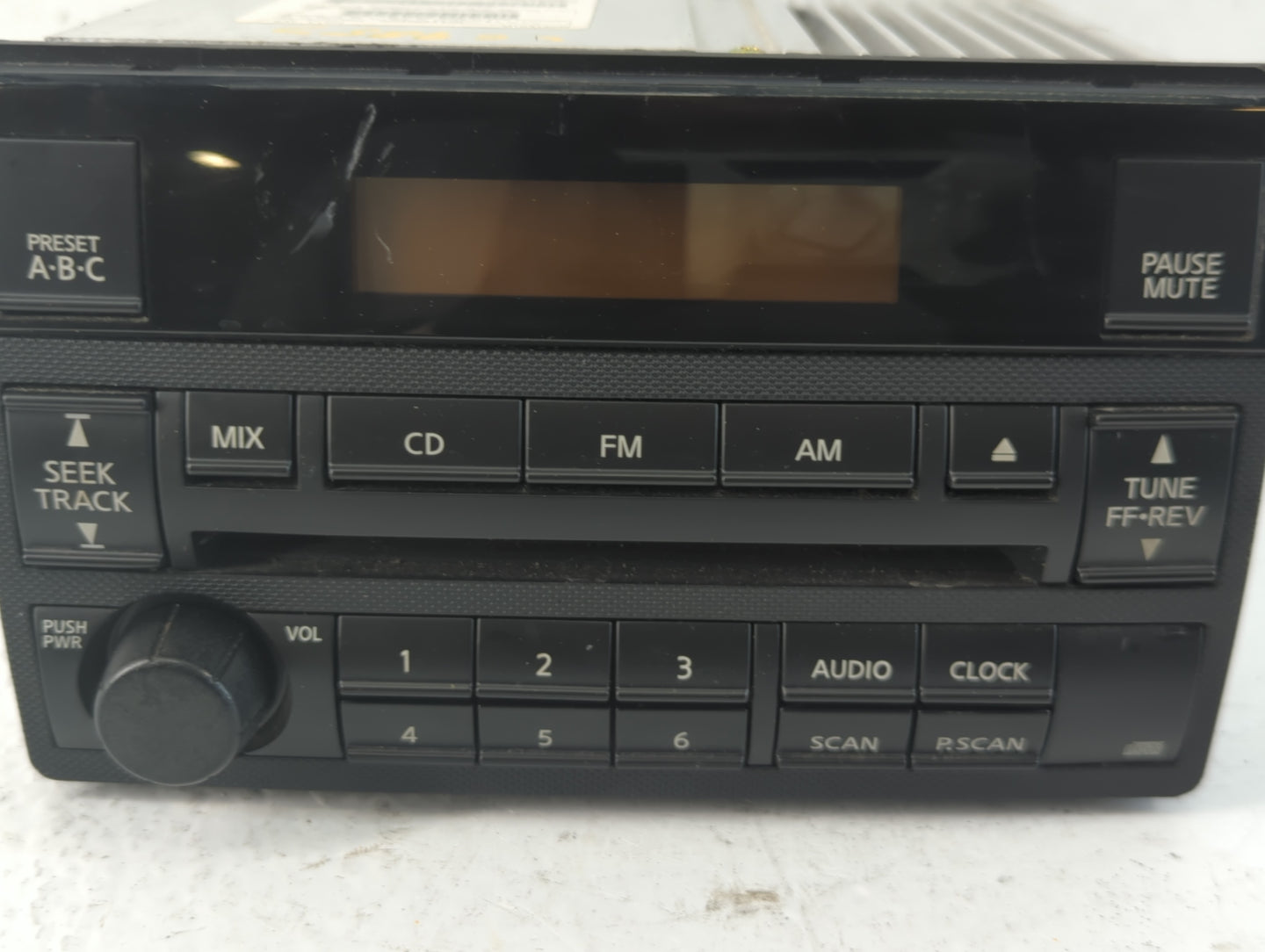 2005-2006 Nissan Altima Radio AM FM Cd Player Receiver Replacement P/N:28185 ZB00B Fits Fits 2005 2006 OEM Used Auto Parts -