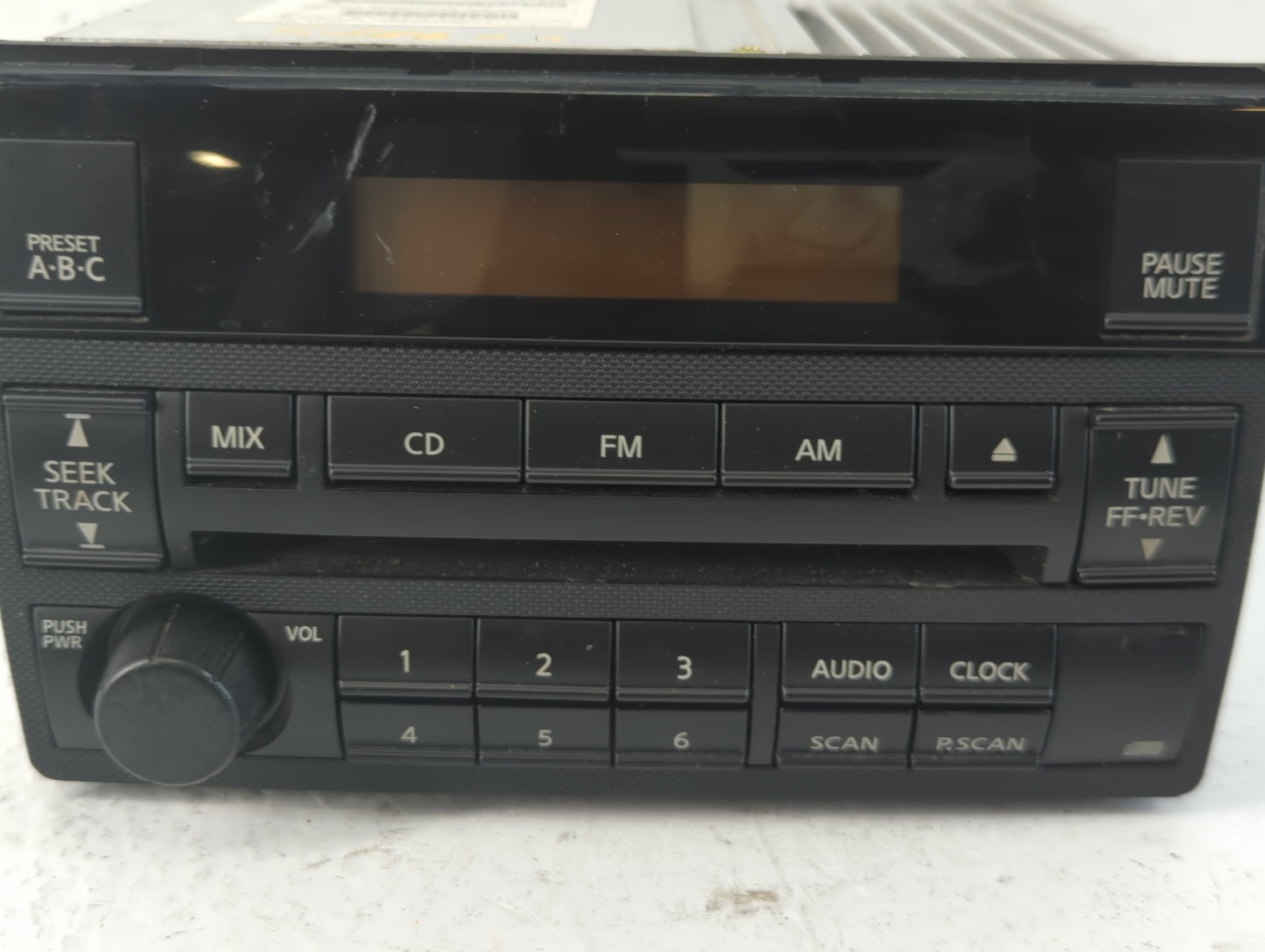 2005-2006 Nissan Altima Radio AM FM Cd Player Receiver Replacement P/N:28185 ZB00B Fits Fits 2005 2006 OEM Used Auto Parts -