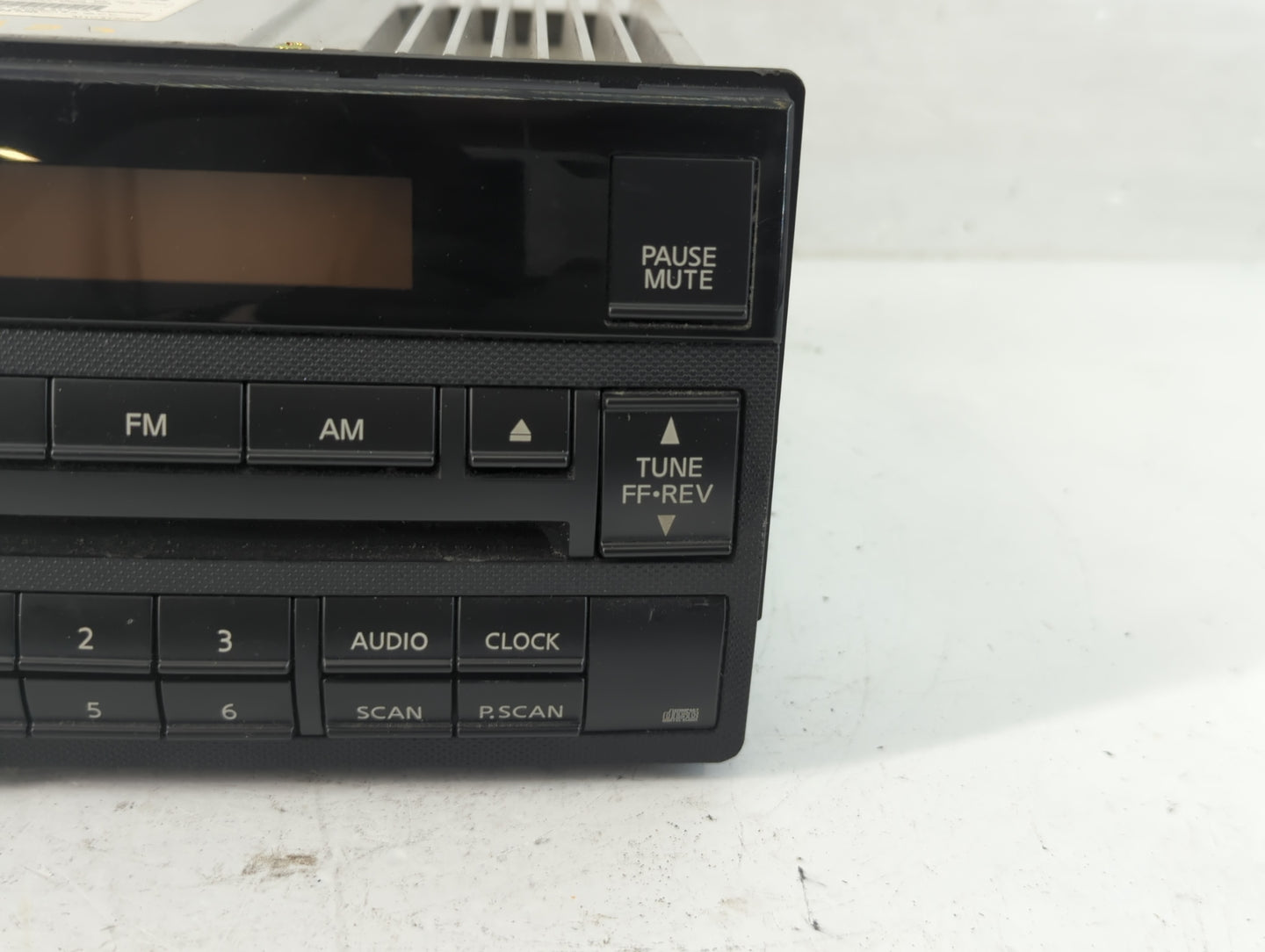 2005-2006 Nissan Altima Radio AM FM Cd Player Receiver Replacement P/N:28185 ZB00B Fits Fits 2005 2006 OEM Used Auto Parts -