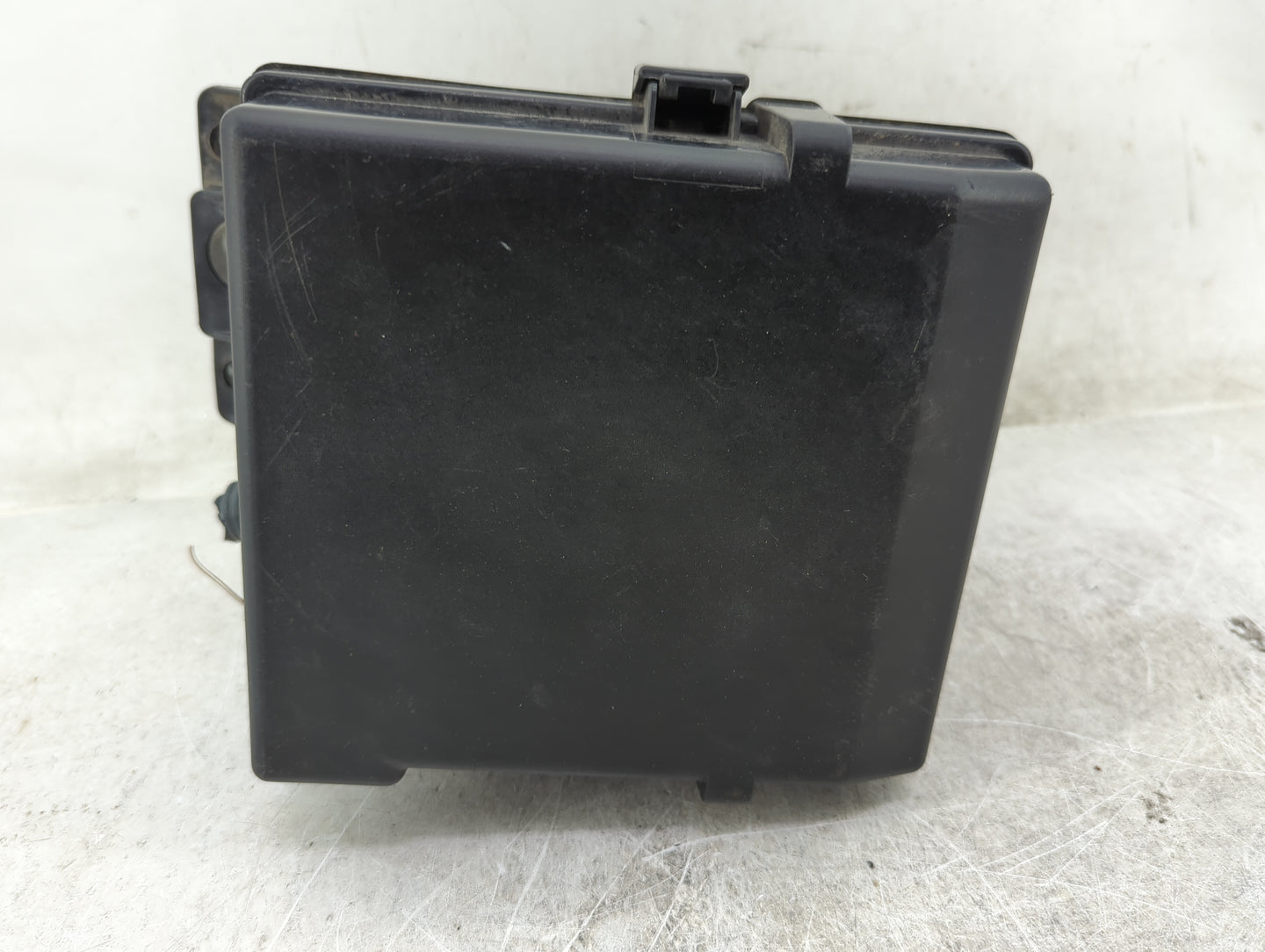 2005 Nissan Armada Fusebox Fuse Box Panel Relay Module Fits OEM Used Auto Parts - Oemusedautoparts1.com