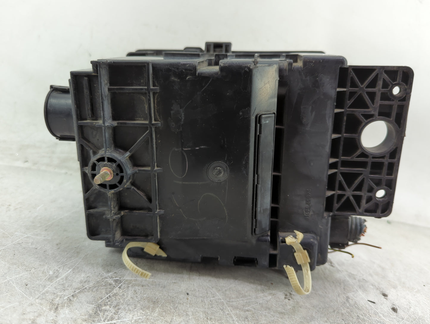 2005 Nissan Armada Fusebox Fuse Box Panel Relay Module Fits OEM Used Auto Parts - Oemusedautoparts1.com