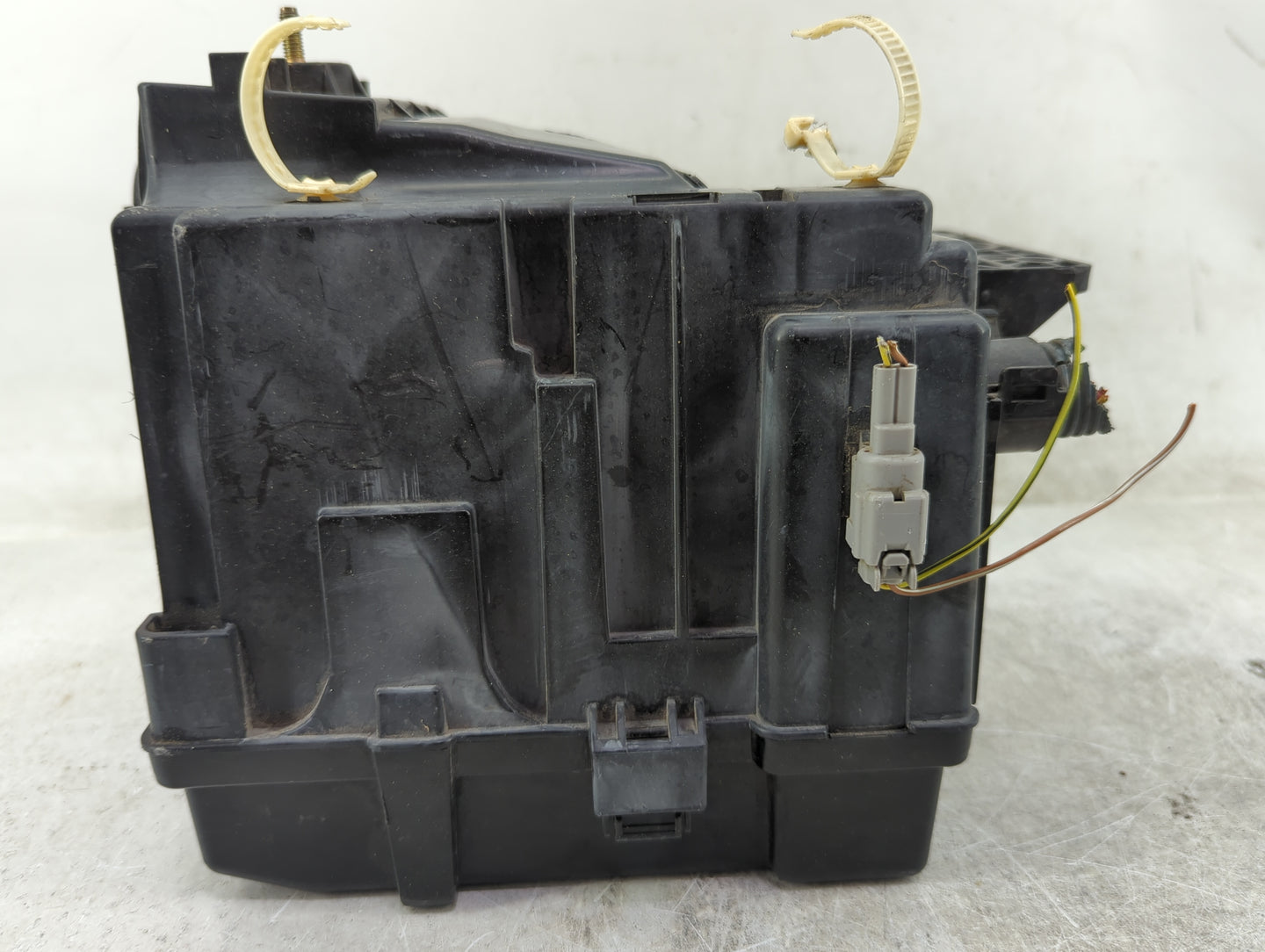 2005 Nissan Armada Fusebox Fuse Box Panel Relay Module Fits OEM Used Auto Parts - Oemusedautoparts1.com
