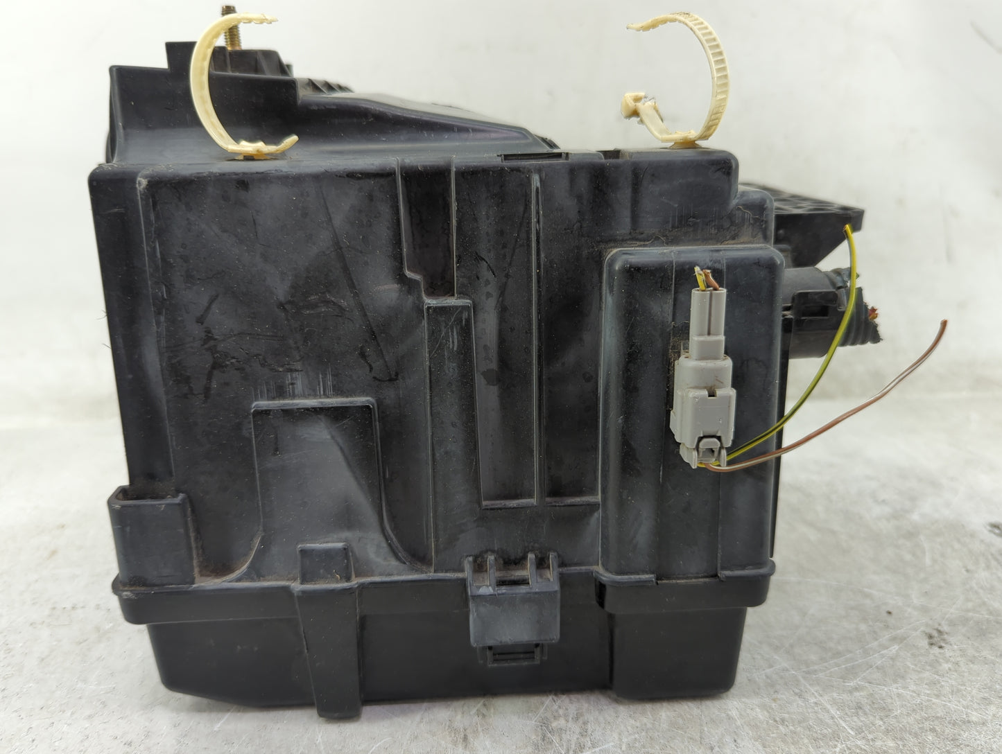 2005 Nissan Armada Fusebox Fuse Box Panel Relay Module Fits OEM Used Auto Parts - Oemusedautoparts1.com
