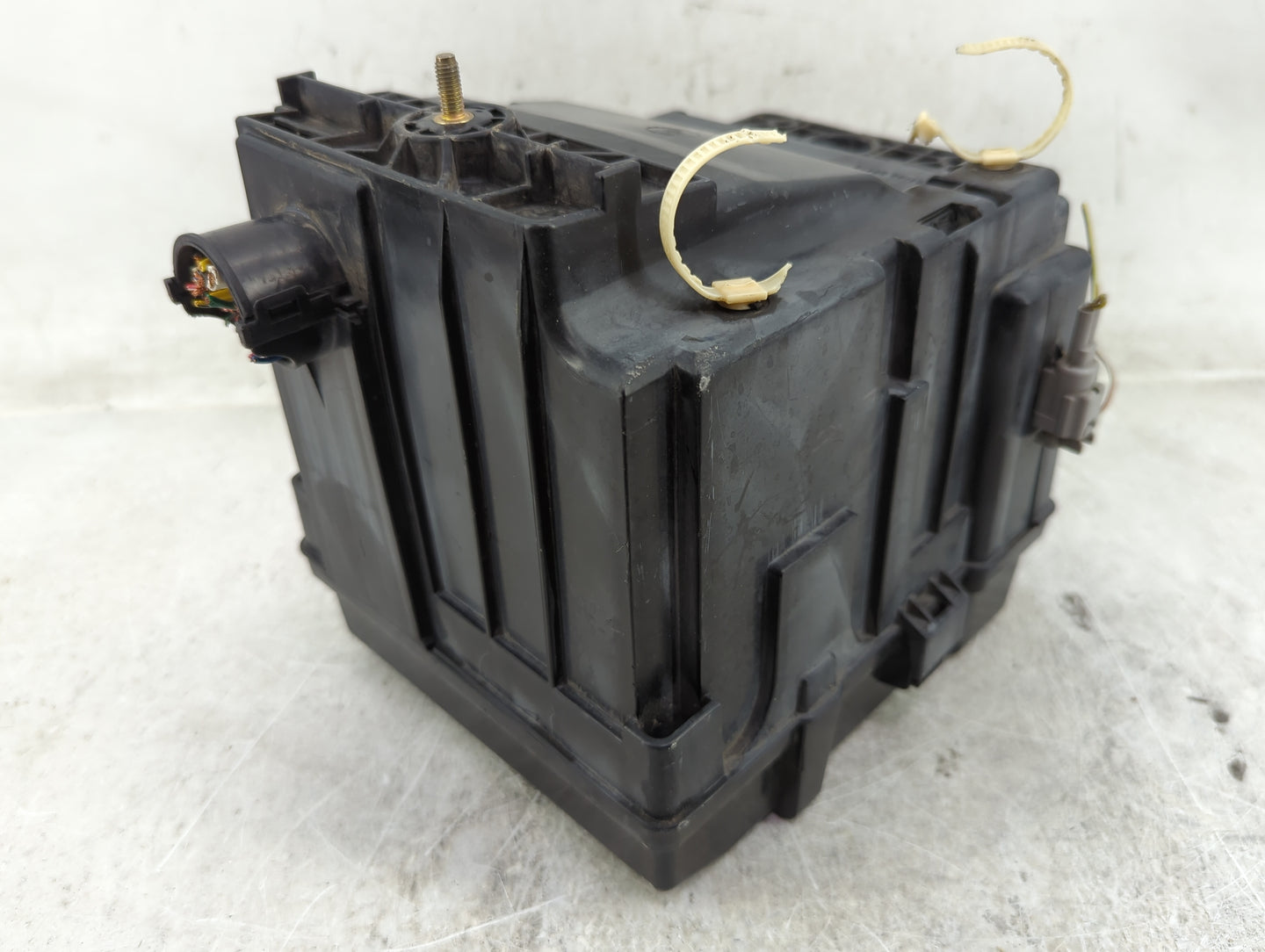 2005 Nissan Armada Fusebox Fuse Box Panel Relay Module Fits OEM Used Auto Parts - Oemusedautoparts1.com