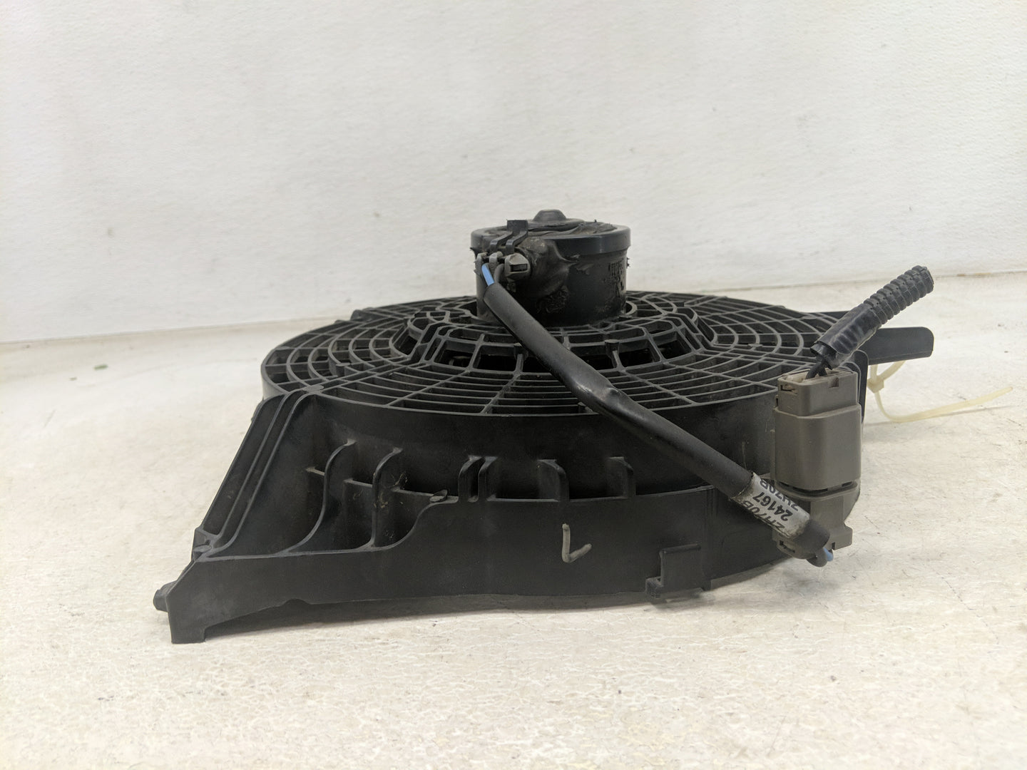 2005-2015 Nissan Armada Electric Radiator Cooling Fan Motor Assembly - Oemusedautoparts1.com