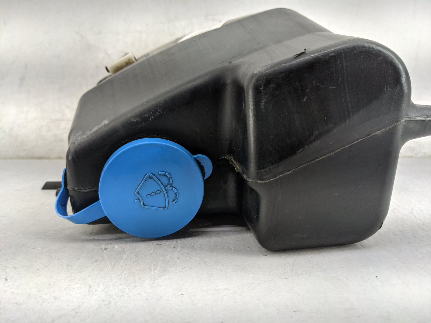 2005-2015 Nissan Armada Windshield Washer Fluid Reservoir Bottle Oem 1467082 - Oemusedautoparts1.com