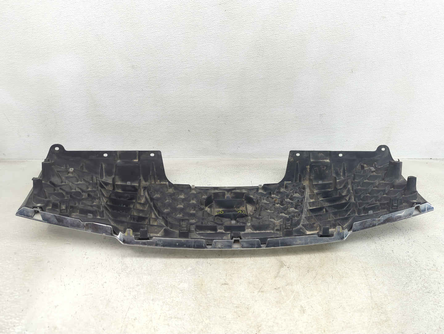 2005-2008 Nissan Frontier Front Grille Bumper Not Included - Oemusedautoparts1.com