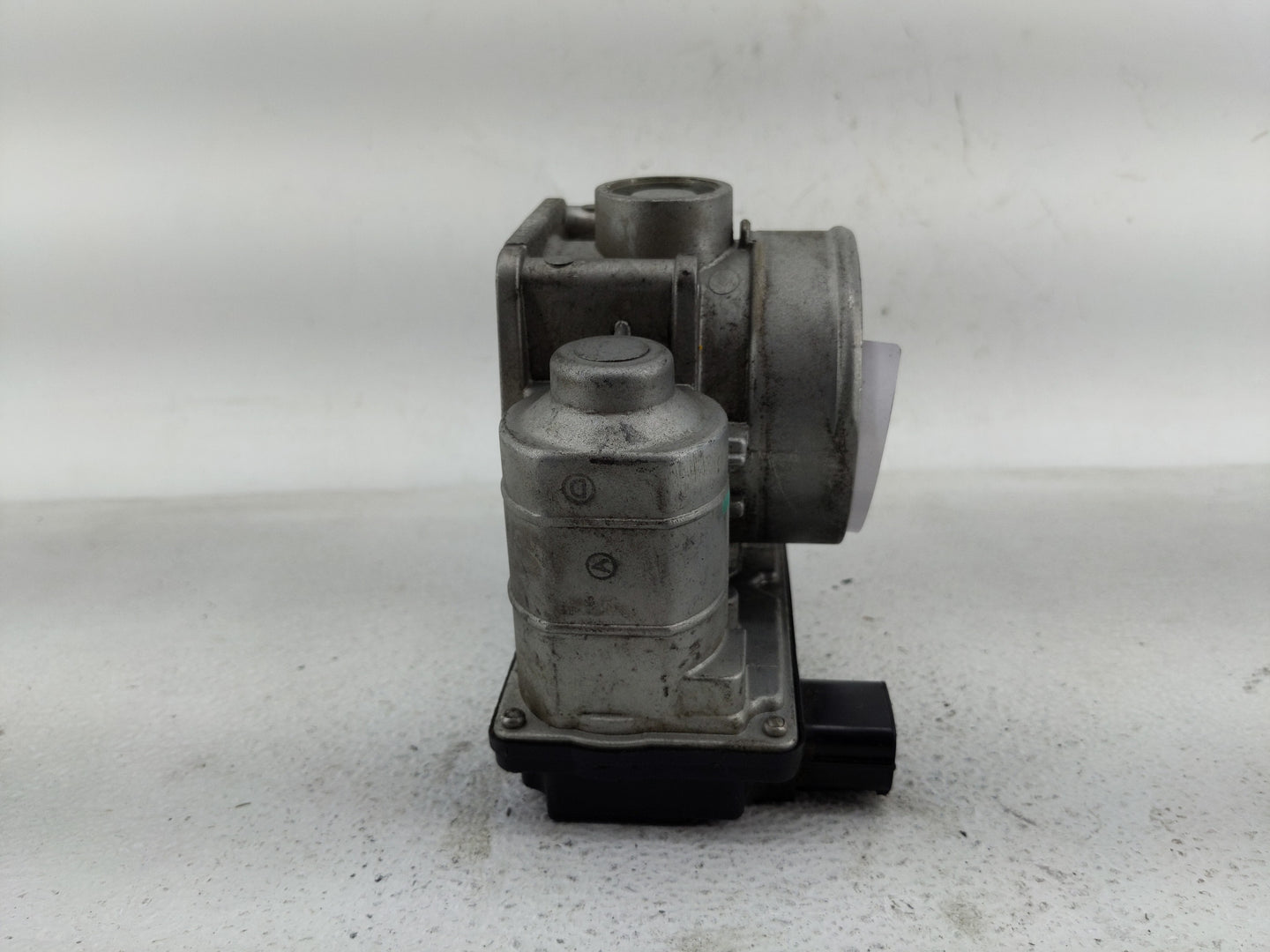 2002-2006 Nissan Maxima Throttle Body Fits Fits 2002 2003 2004 2005 2006 OEM Used Auto Parts - Oemusedautoparts1.com