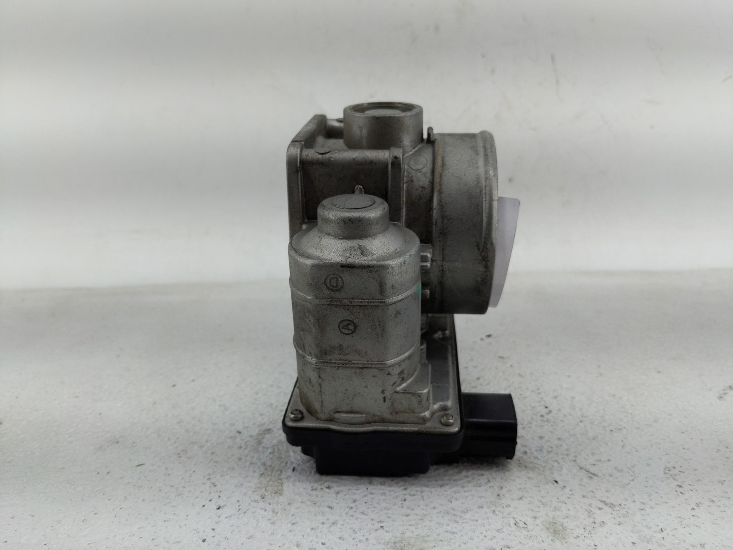 2002-2006 Nissan Maxima Throttle Body Fits Fits 2002 2003 2004 2005 2006 OEM Used Auto Parts - Oemusedautoparts1.com