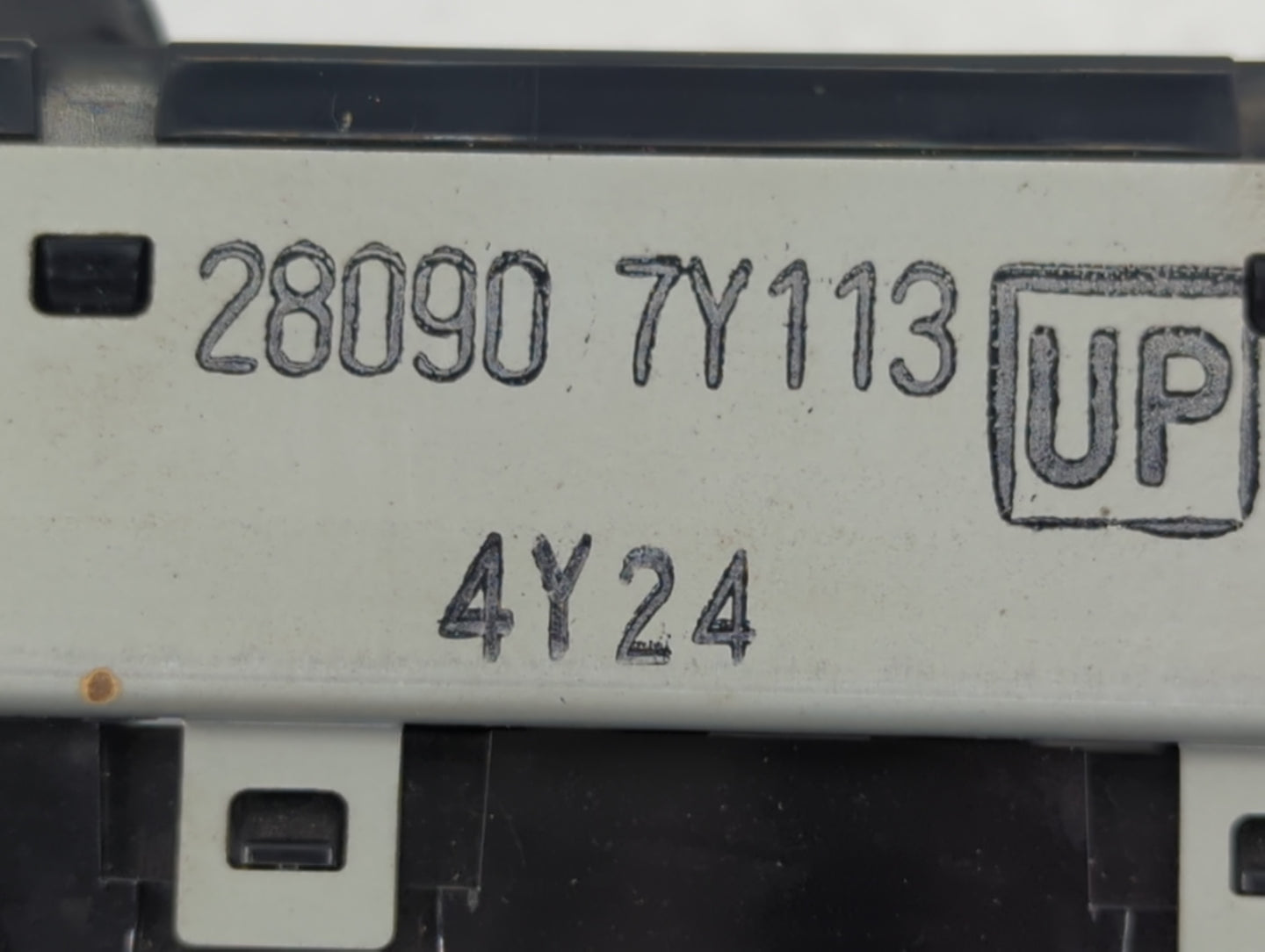 2004-2005 Nissan Maxima Information Display Screen - Oemusedautoparts1.com