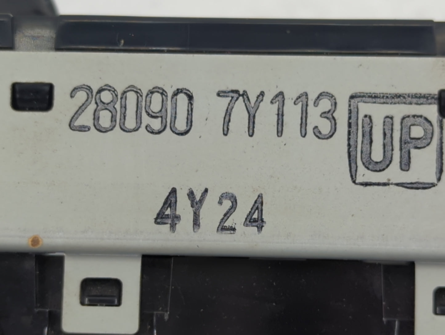 2004-2005 Nissan Maxima Information Display Screen - Oemusedautoparts1.com