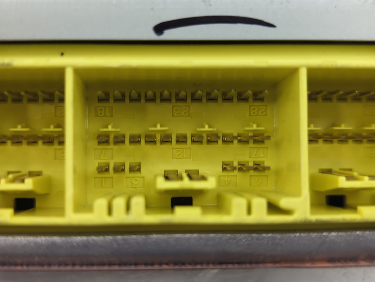 2004-2005 Nissan Maxima Chassis Control Module Ccm Bcm Body Control - Oemusedautoparts1.com