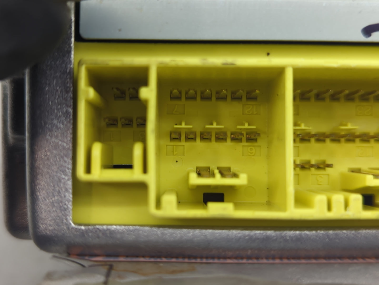 2004-2005 Nissan Maxima Chassis Control Module Ccm Bcm Body Control - Oemusedautoparts1.com