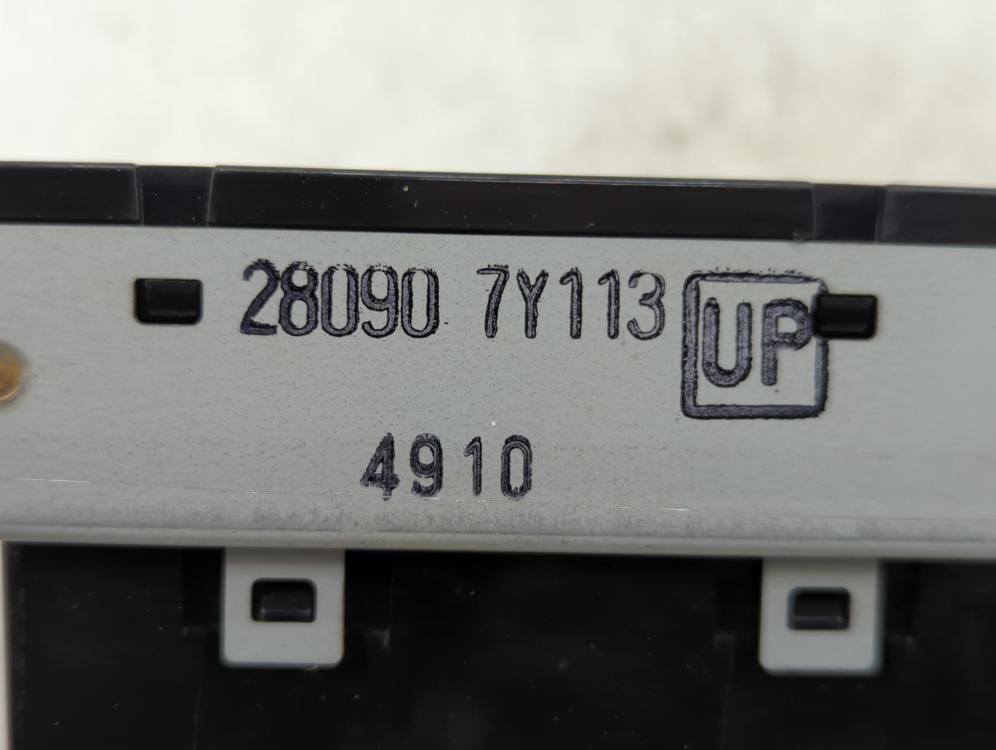 2004-2005 Nissan Maxima Information Display Screen - Oemusedautoparts1.com