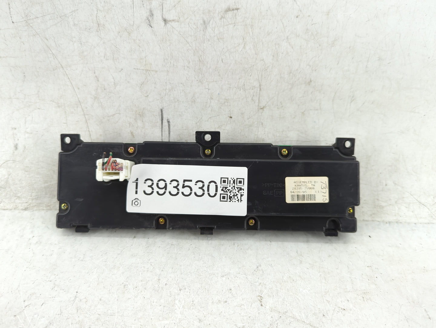 2004-2005 Nissan Maxima Radio AM FM Cd Player Receiver Replacement P/N:283957Y000 Fits Fits 2004 2005 OEM Used Auto Parts - 
