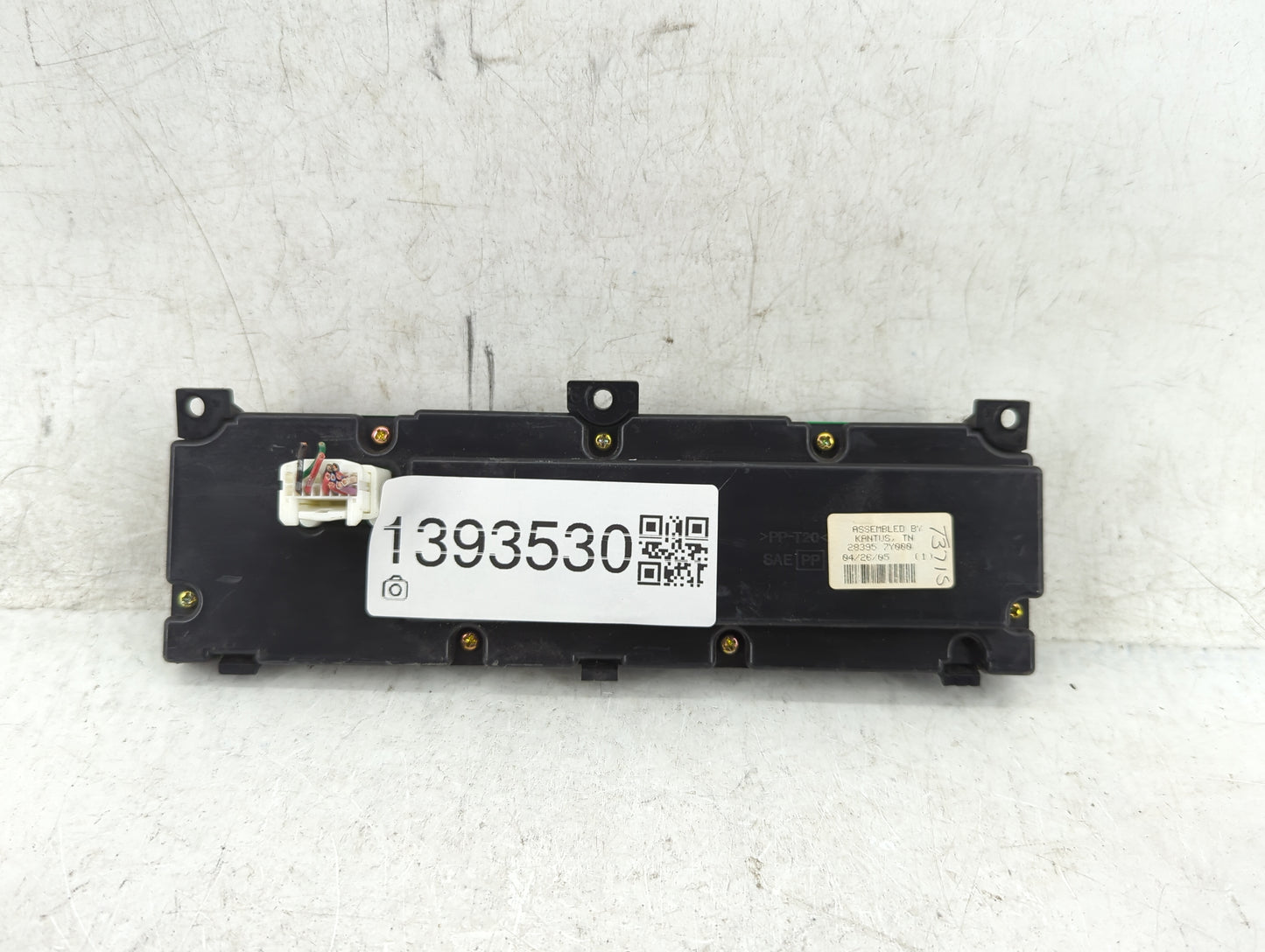 2004-2005 Nissan Maxima Radio AM FM Cd Player Receiver Replacement P/N:283957Y000 Fits Fits 2004 2005 OEM Used Auto Parts - 