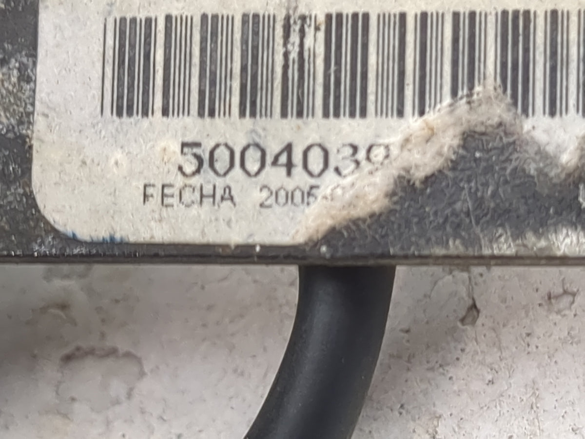 2004-2008 Nissan Maxima Passenger Front Seatbelt Buckle Gray - Oemusedautoparts1.com