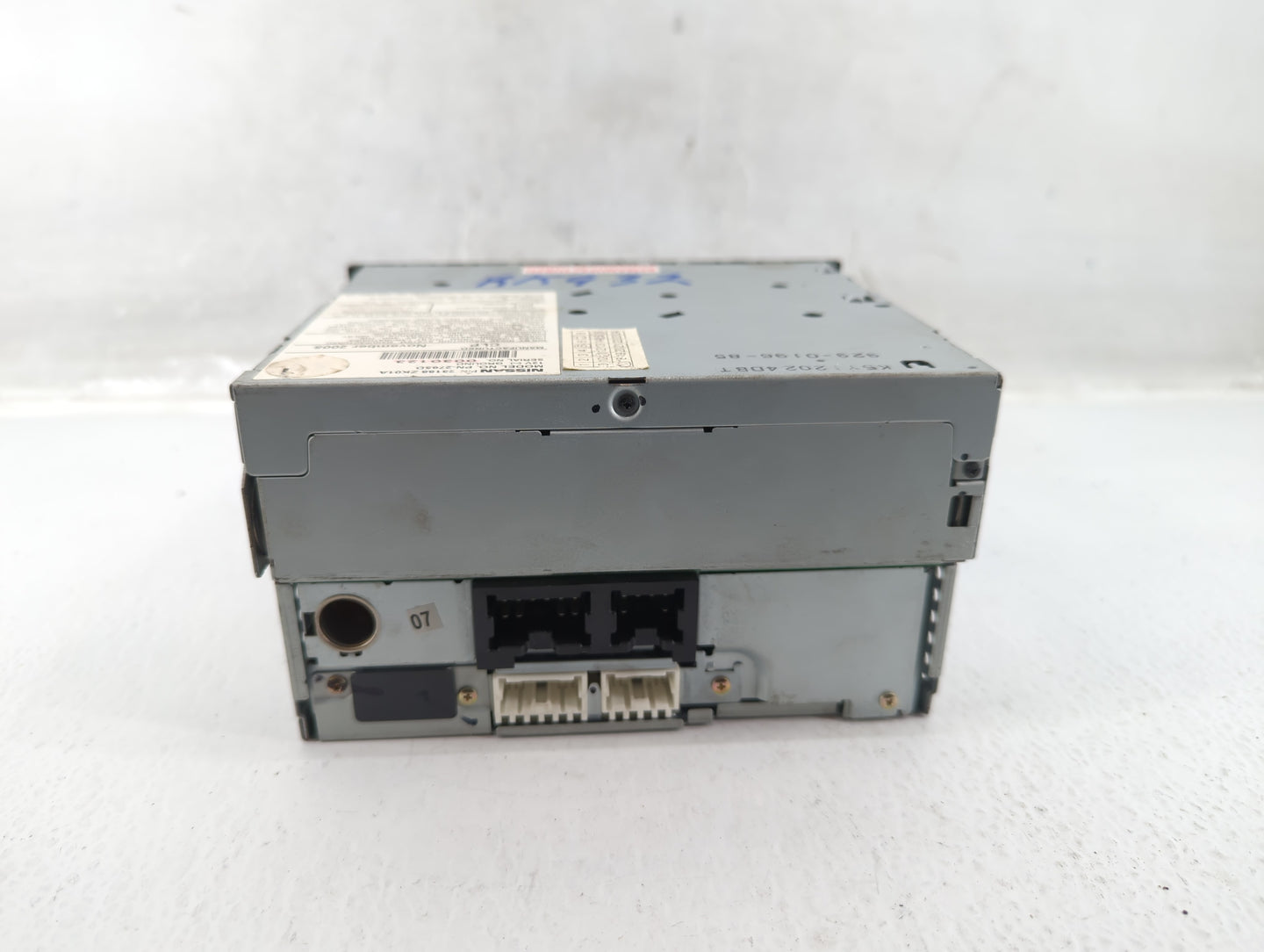 2004-2005 Nissan Maxima Radio AM FM Cd Player Receiver Replacement P/N:28188 ZK01A Fits Fits 2004 2005 OEM Used Auto Parts -