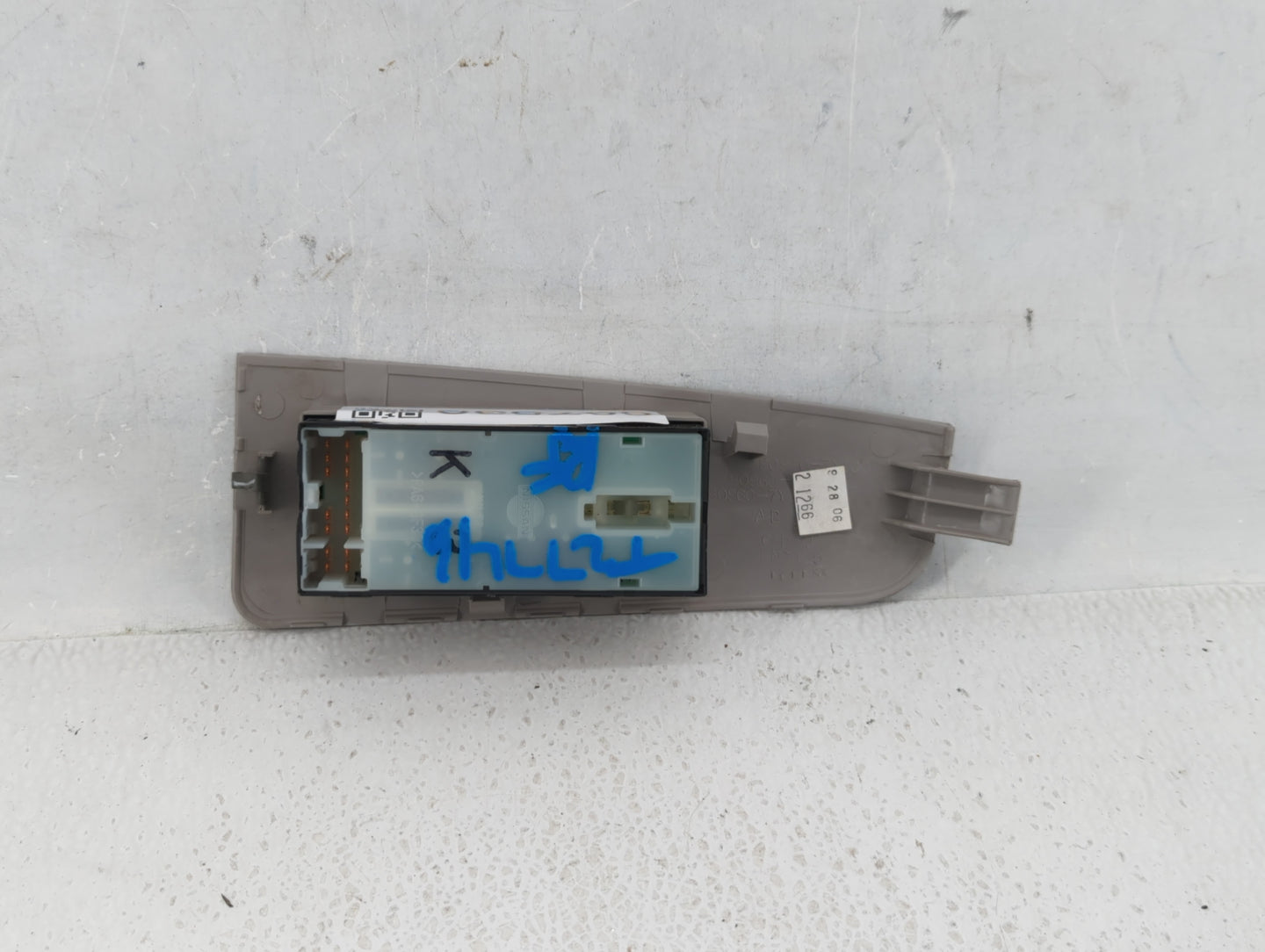 2005 Nissan Maxima Master Power Window Switch Replacement Driver Side Left P/N:82960-7Y000 82960-7Y001, 82960-7Y002 Fits OEM