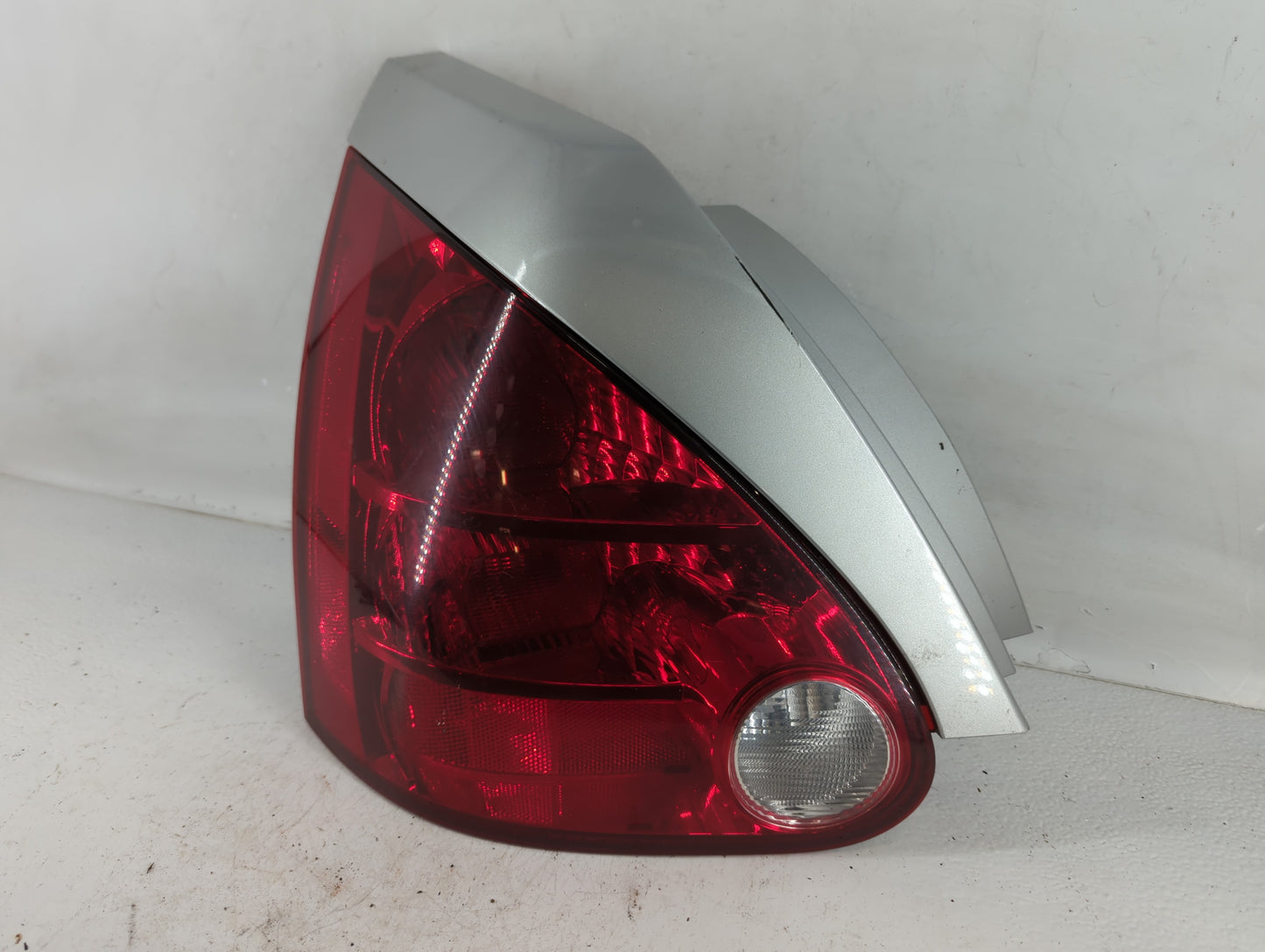 2004-2008 Nissan Maxima Rear Center Lid Brake Light Tail Light Fits Fits 2004 2005 2006 2007 2008 OEM Used Auto Parts - Oemu