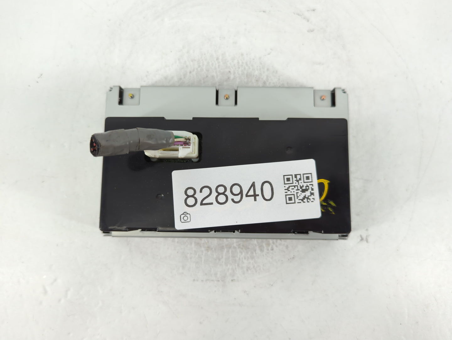 2004-2005 Nissan Maxima Information Display Screen - Oemusedautoparts1.com
