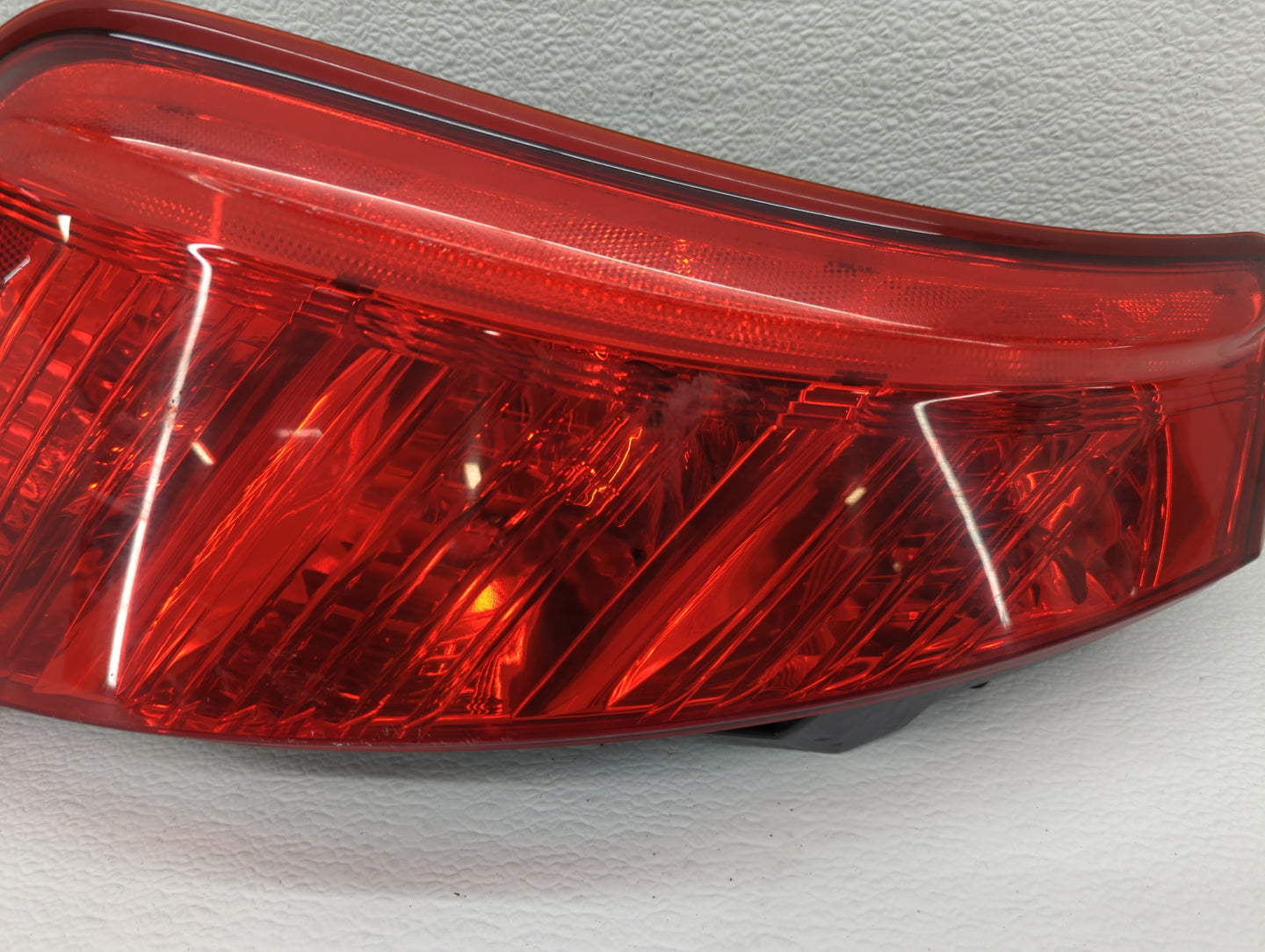 2003-2005 Nissan Murano Tail Light Assembly Driver Left OEM P/N:220-63598 Fits Fits 2003 2004 2005 OEM Used Auto Parts - Oem