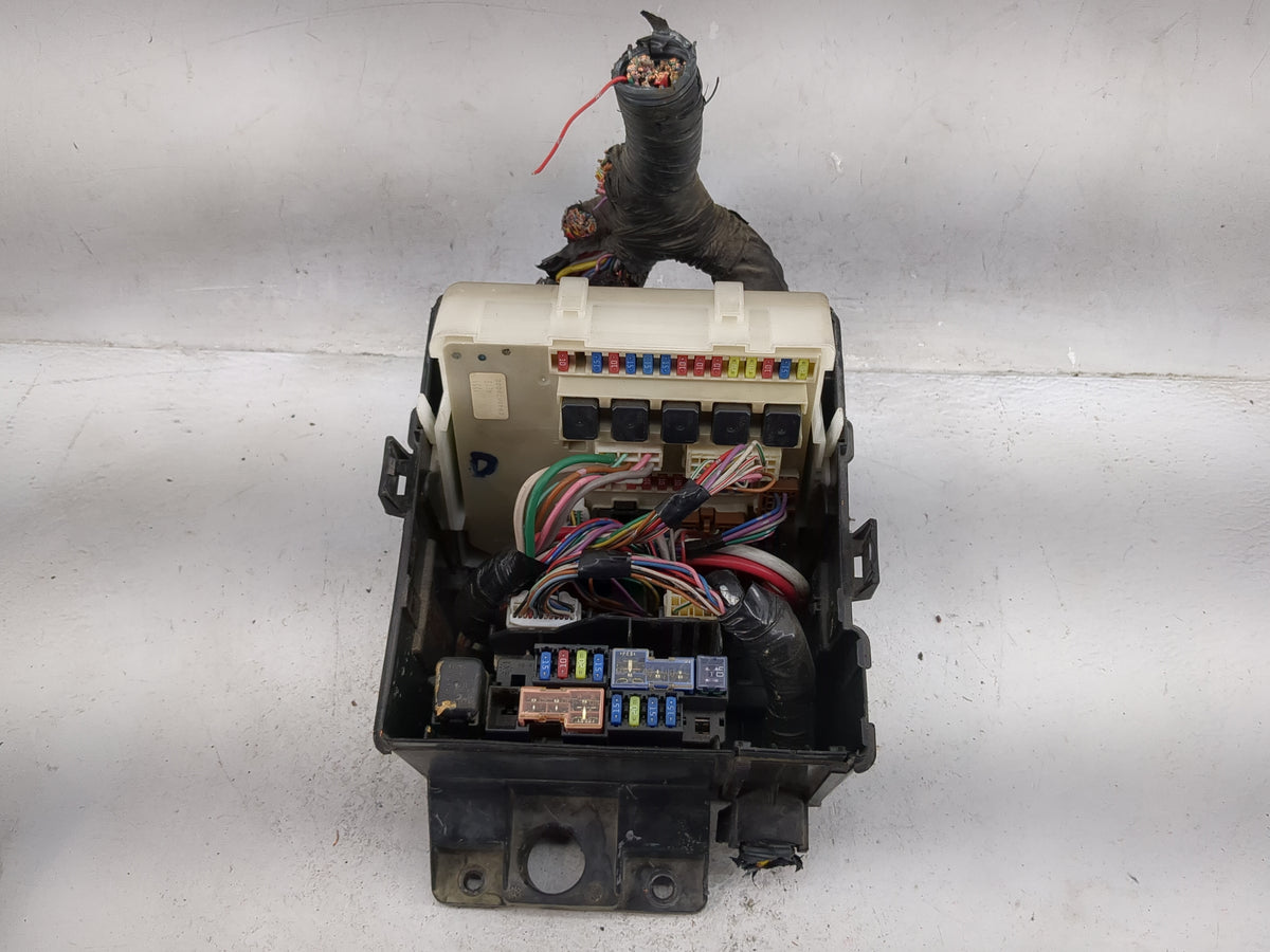 2005-2006 Nissan Pathfinder Fusebox Fuse Box Panel Relay Module P/N:7154-8498-30 Fits Fits 2005 2006 2007 OEM Used Auto Part